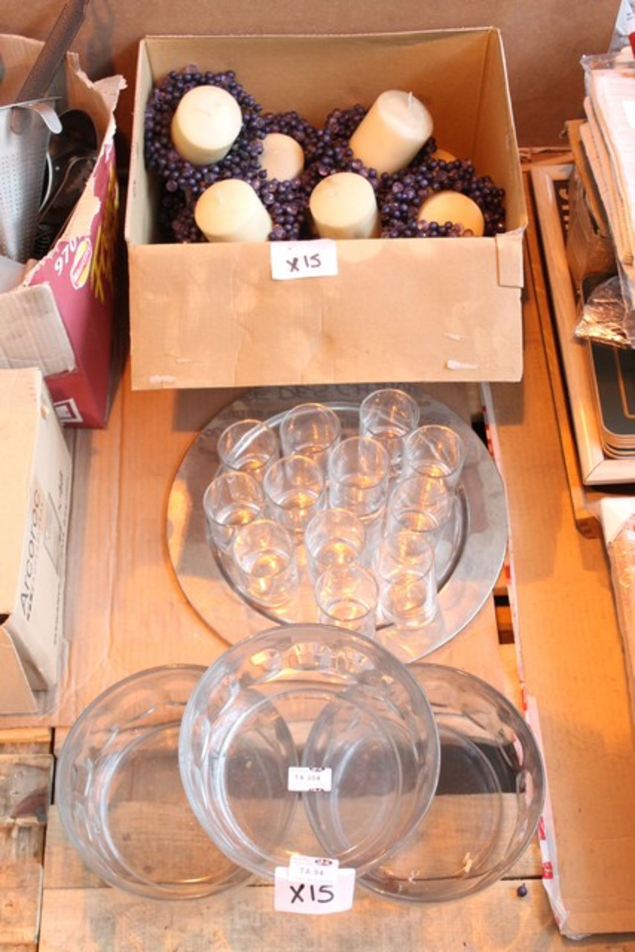 ONE LOT TO CONTAIN APPROX 30X ASSORTED ITEMS TO INCLUDE STAINLESS STEEL SERVING TRAY, FRUIT JUICE