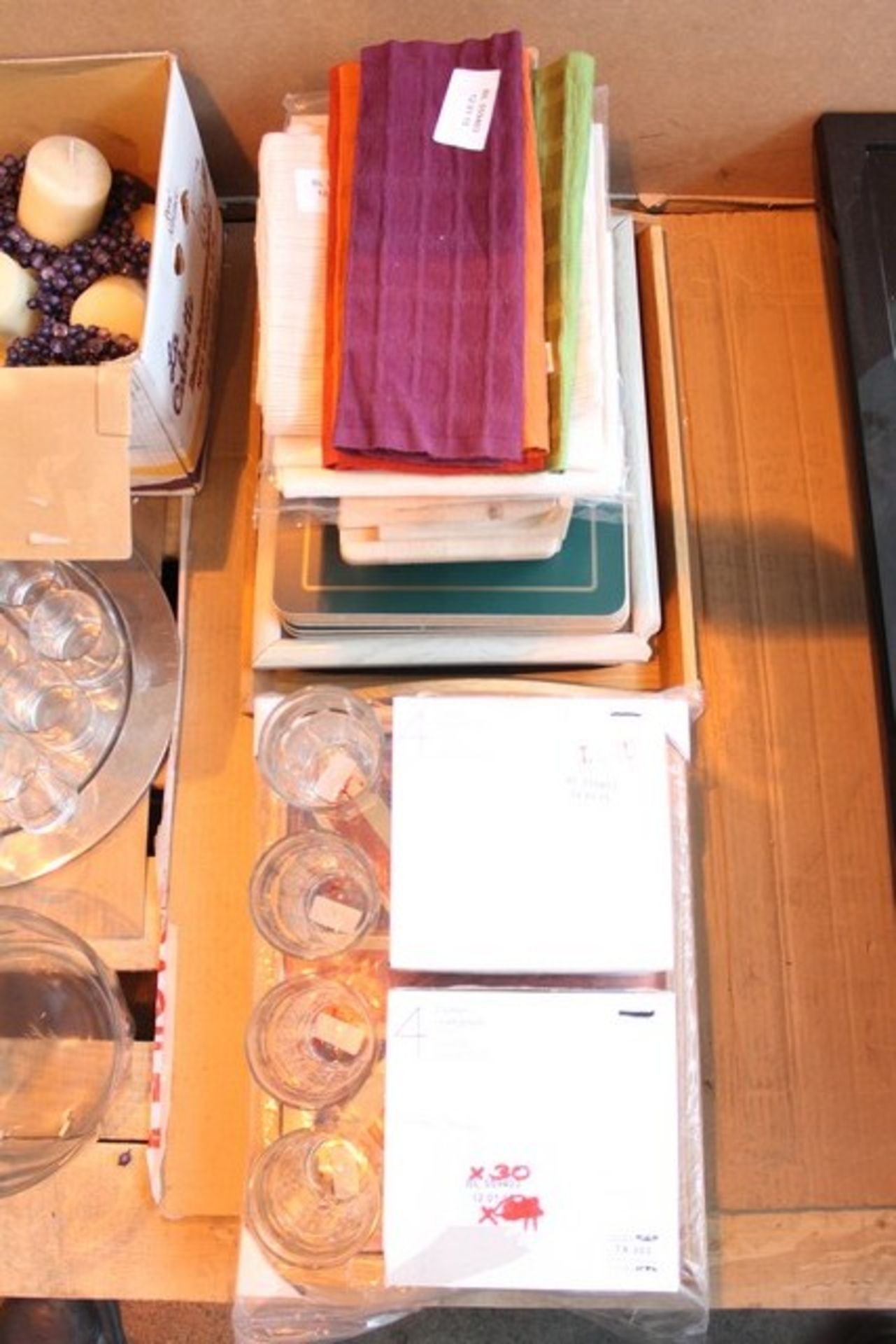 ONE LOT TO CONTAIN 30X BOXED AND UNBOXED ITEMS TO INCLUDE COCKTAIL COUPE GLASS, PLACE MATS,