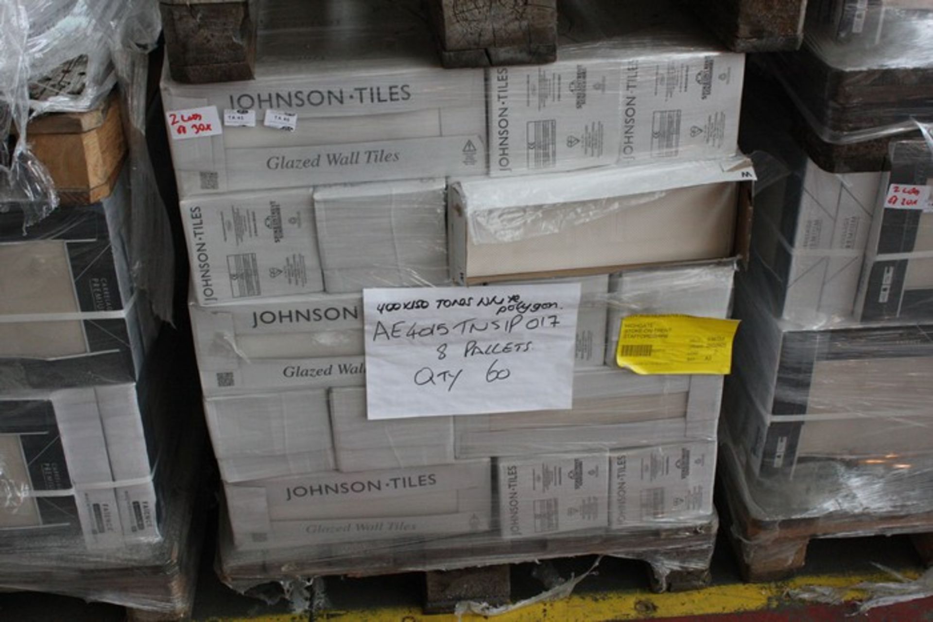 ONE LOT TO CONTAIN APPROX 30X PACKS OF BRAND NEW FACTORY SEALED DESIGNER WALL/FLOOR TILES 40X10