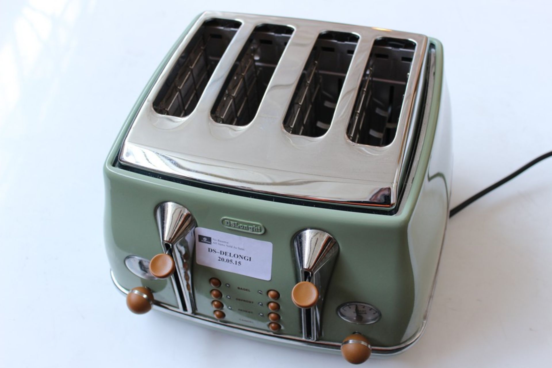 4 x ASSORTED 2 AND 4 SLICE TOASTERS   *PLEASE NOTE THAT THE BID PRICE IS MULTIPLIED BY THE NUMBER OF