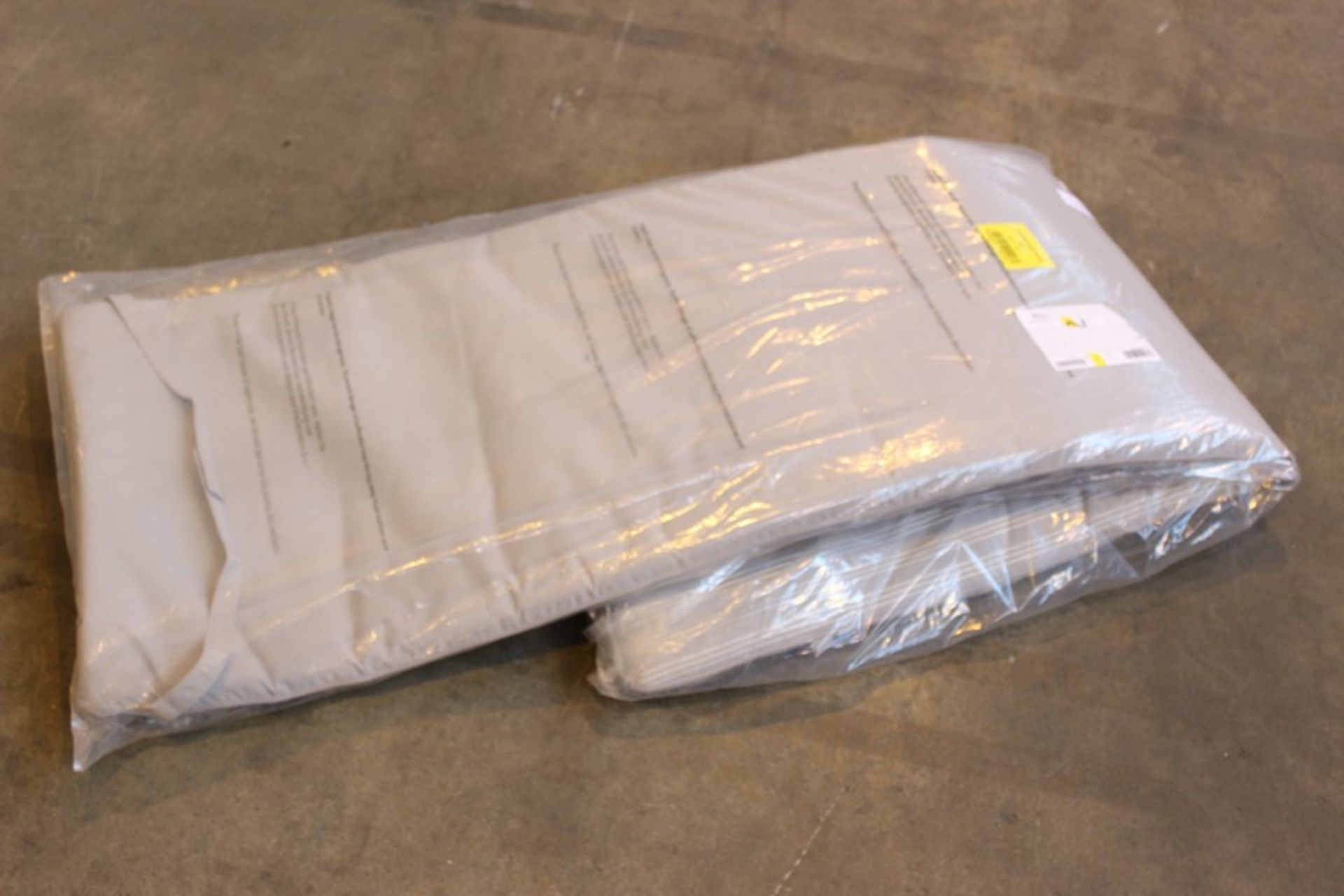 1 x HENLEY LOUNGER WATERPROOF CUSHION IN GREY (583695)(13.5.15)  *PLEASE NOTE THAT THE BID PRICE