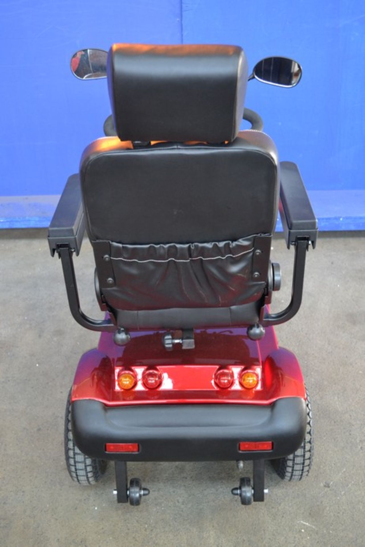 ONE BRAND NEW FACTORY SEALED LARGE MOBILITY SCOOTER WITH 13 INCH FRONT AND REAR WHEEL WITH 120AH - Image 4 of 4