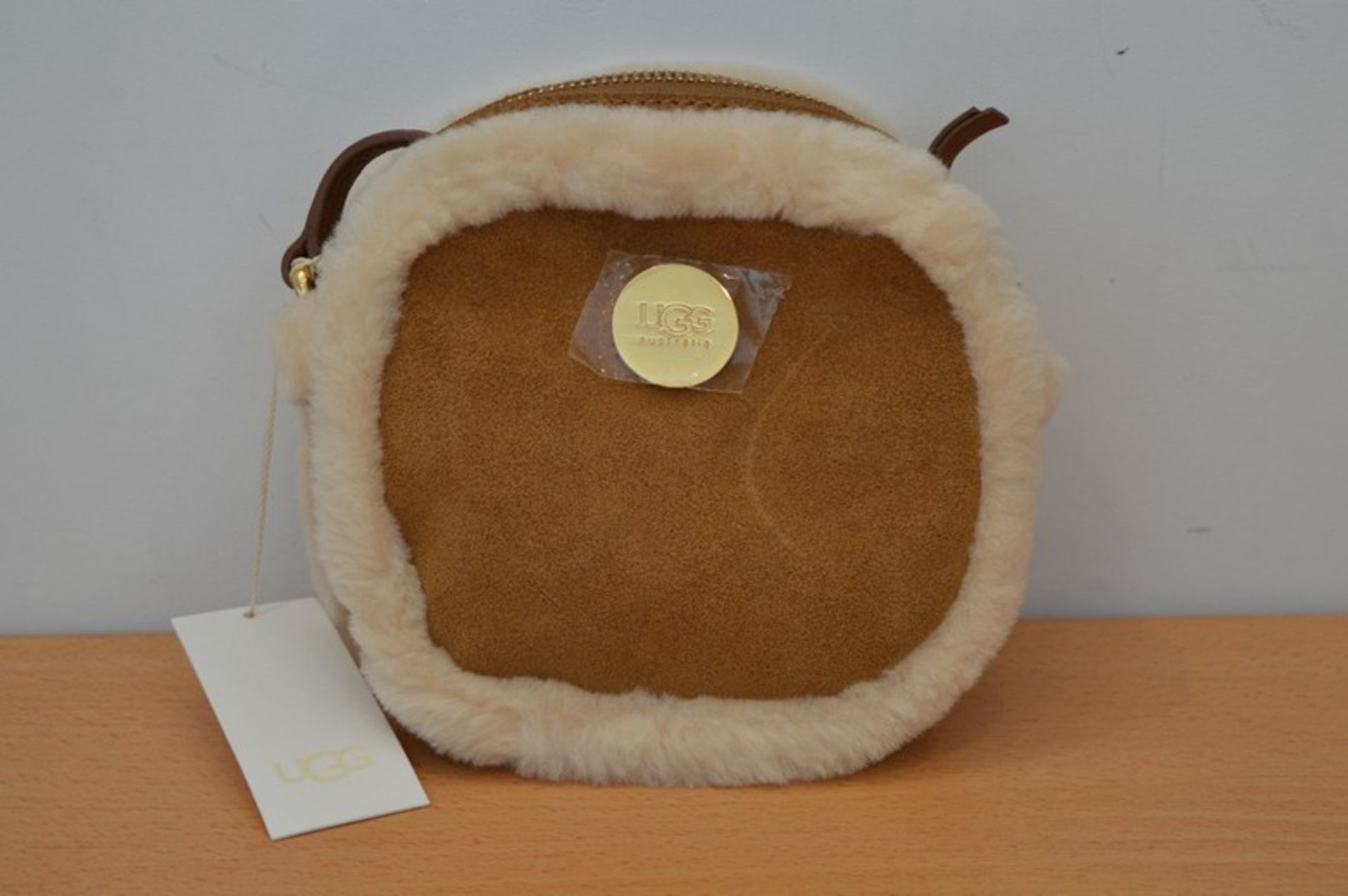 BRAND NEW WITH LABELS AND DUSTBAG UGG CHESTNUT MINI LADIES BAG RRP £135 (DSSALVAGE)(06.05.15)