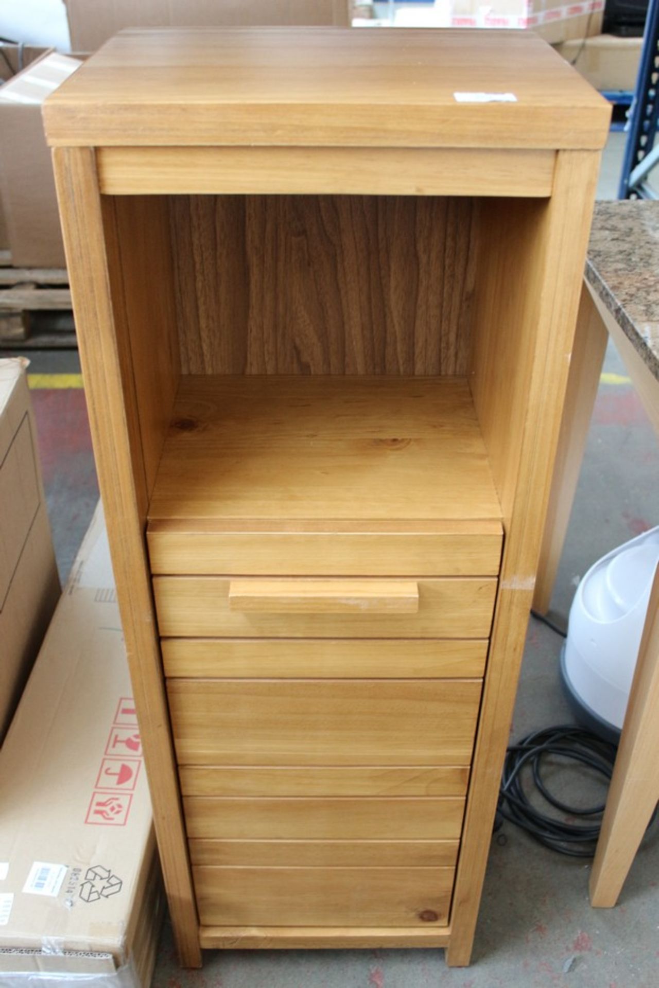 1 x SOLID LIGHT OAK SINGLE DOOR BATHROOM STORAGE UNIT   *PLEASE NOTE THAT THE BID PRICE IS