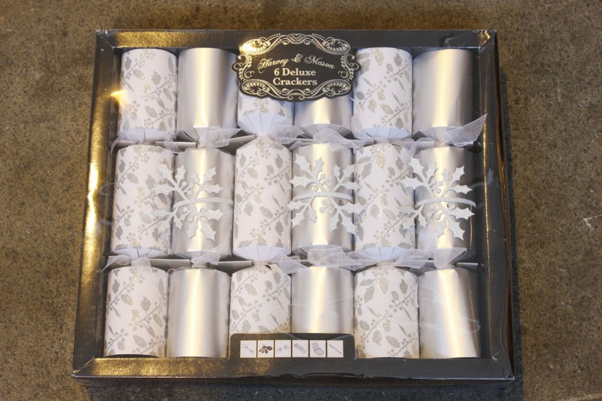 6 x BRAND NEW PACKS OF HARVEY AND MASON LUXURY CHRISTMAS CRACKERS RRP £10  *PLEASE NOTE THAT THE BID