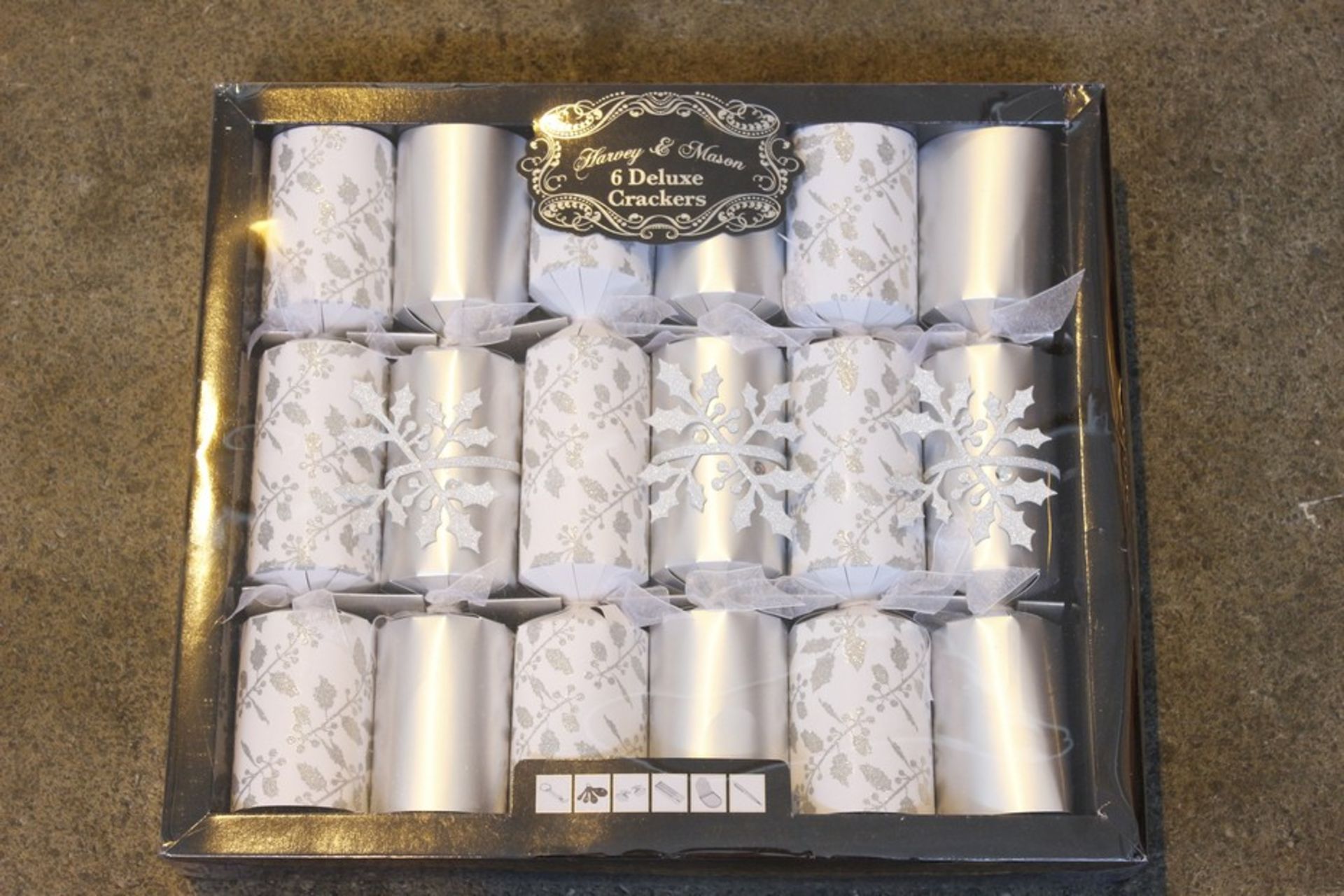 6 x BRAND NEW PACKS OF HARVEY AND MASON LUXURY CHRISTMAS CRACKERS RRP £10  *PLEASE NOTE THAT THE BID