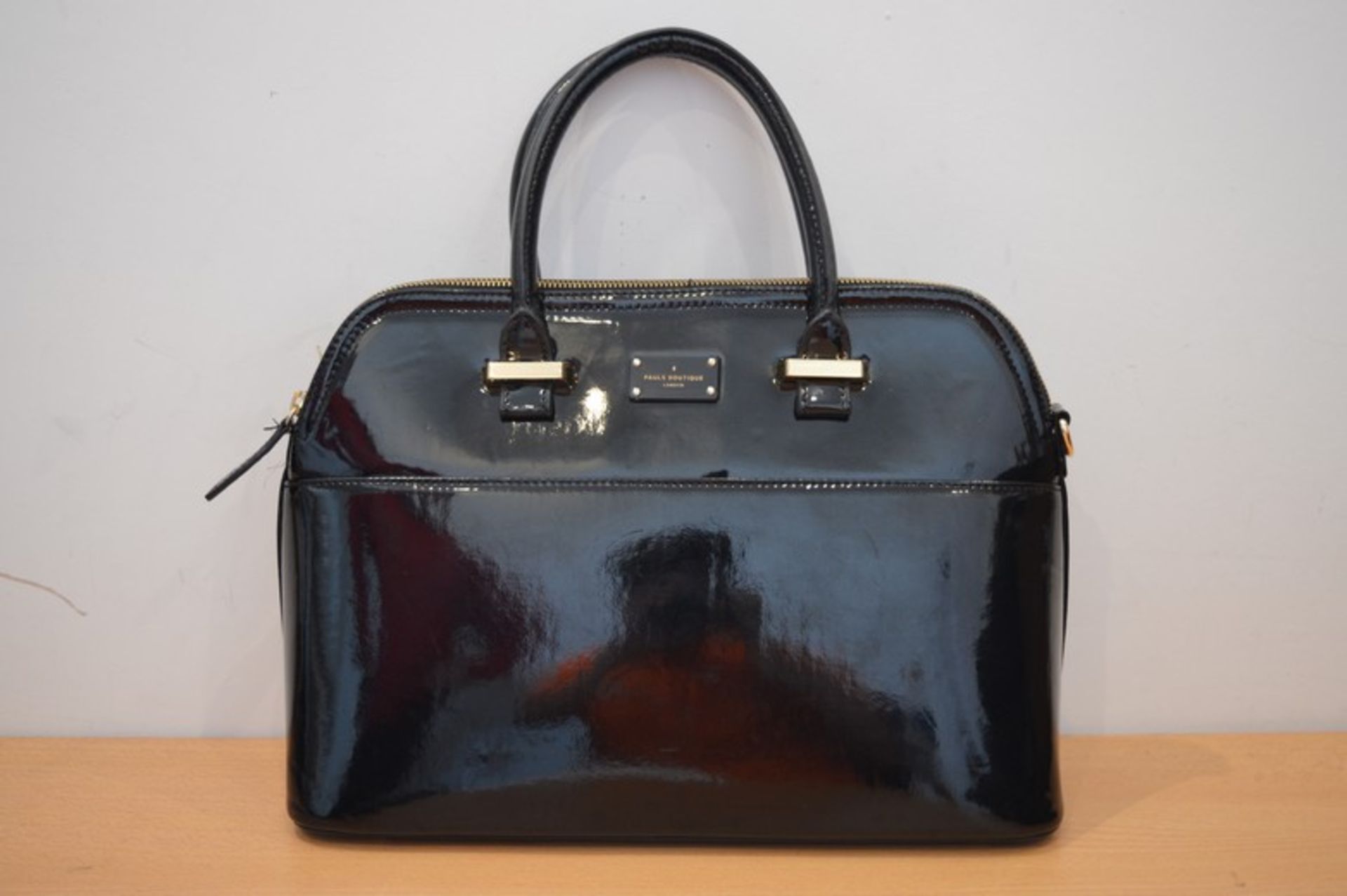 PAUL BOUTIQUE BLACK PATENT LEATHER LADIES DESIGNER HANDBAG (DSCLIP)(20.05.15)