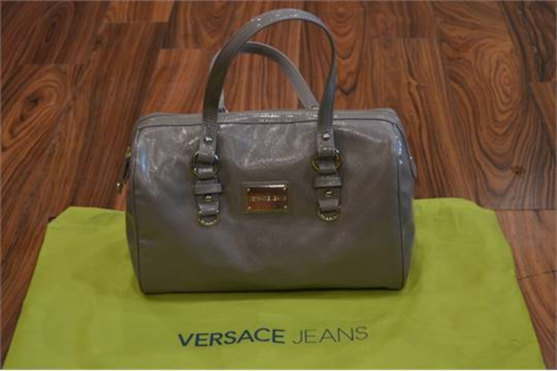 BRAND NEW WITH LABELS VERSACE JEANS NAPLAK GREY LOGO PATENT LEATHER LADIES HIGHEND DESIGNER