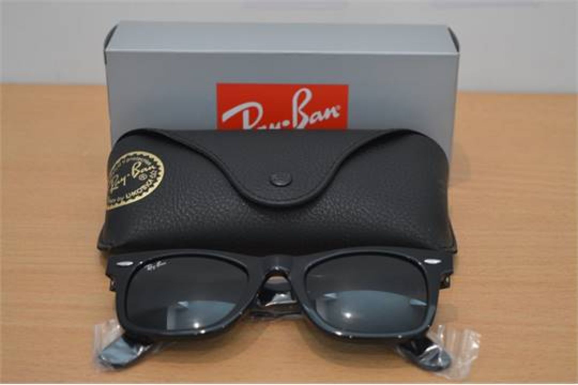 BOXED BRAND NEW RAYBAN BLACK GLOSS UNISEX DESIGNER SUNGLASSES RRP £169.99 (MD-WATCH)(29)