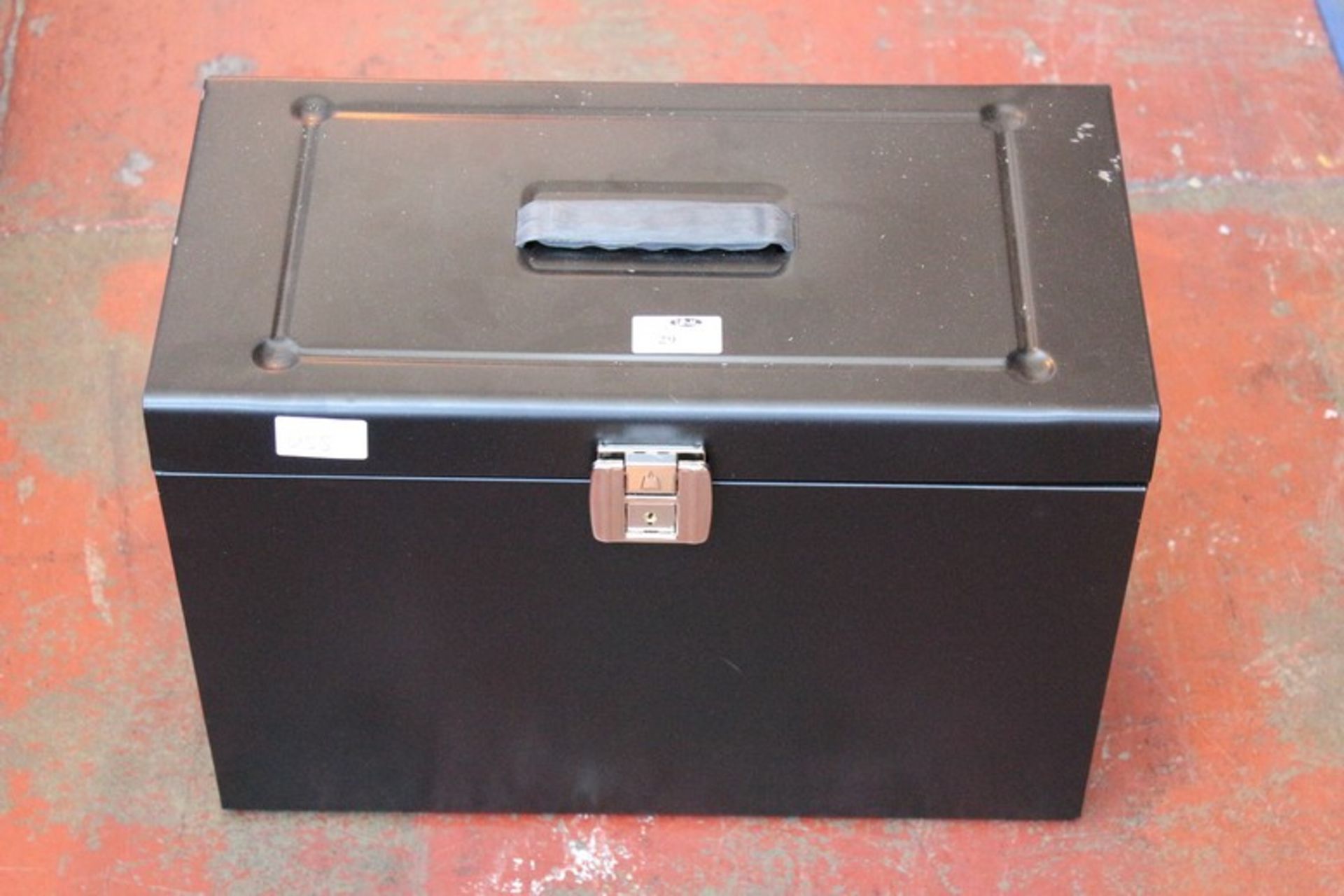 1 x METAL FILE STORAGE BOX  *PLEASE NOTE THAT THE BID PRICE IS MULTIPLIED BY THE NUMBER OF ITEMS