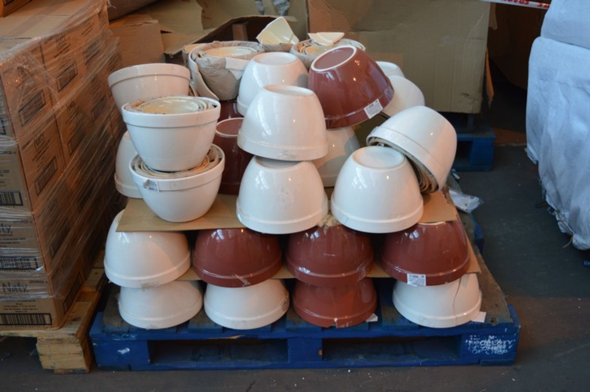 PALLET- MIXED PORCELIN MIXING BOWLS, VARIOUS SIZES- VIEWING AVAILABLE