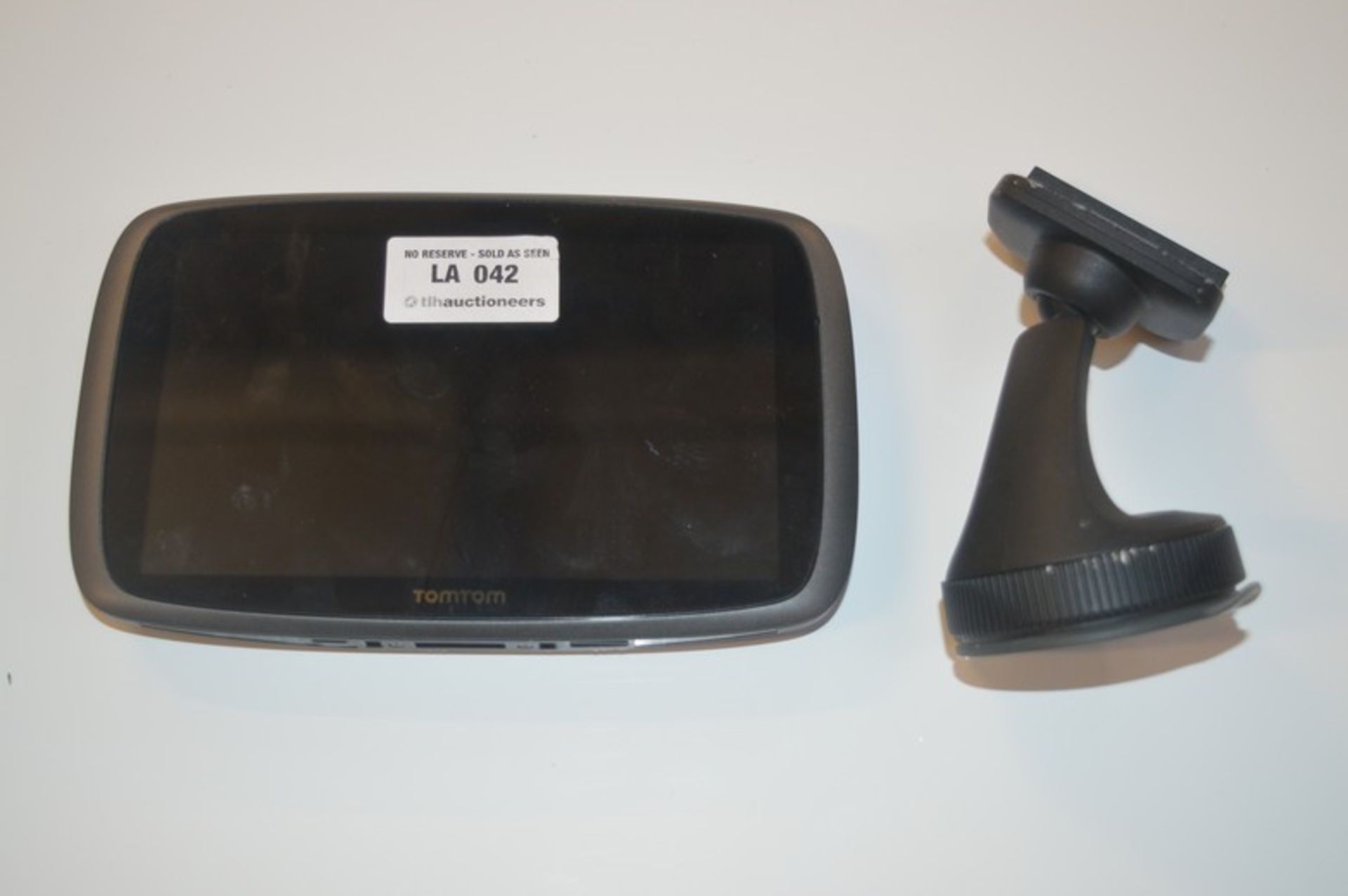 TOM TOM 4FL60 XL SAT NAV SYSTEM WITH IN CAR CHARGER RRP £250.00 29/09/15