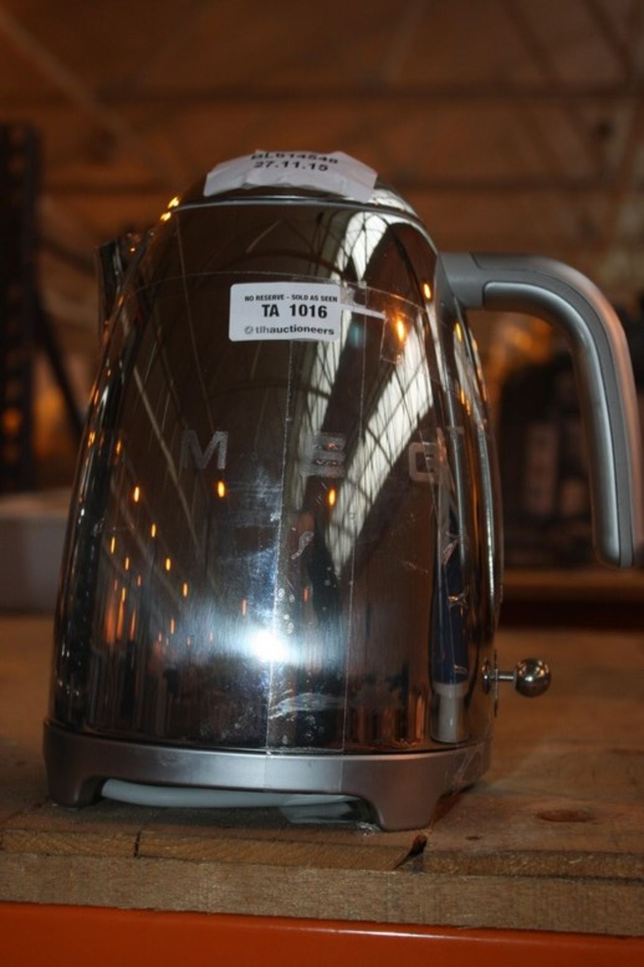 ONE SMEG KETTLE RRP £130 (BL614548)