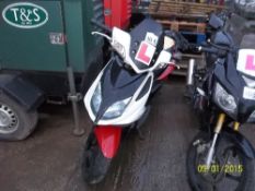 Kymco Super 8 50 Moped - HY10 CFL Date of registration:  01.08.2010 49cc, petrol, white/red Odometer