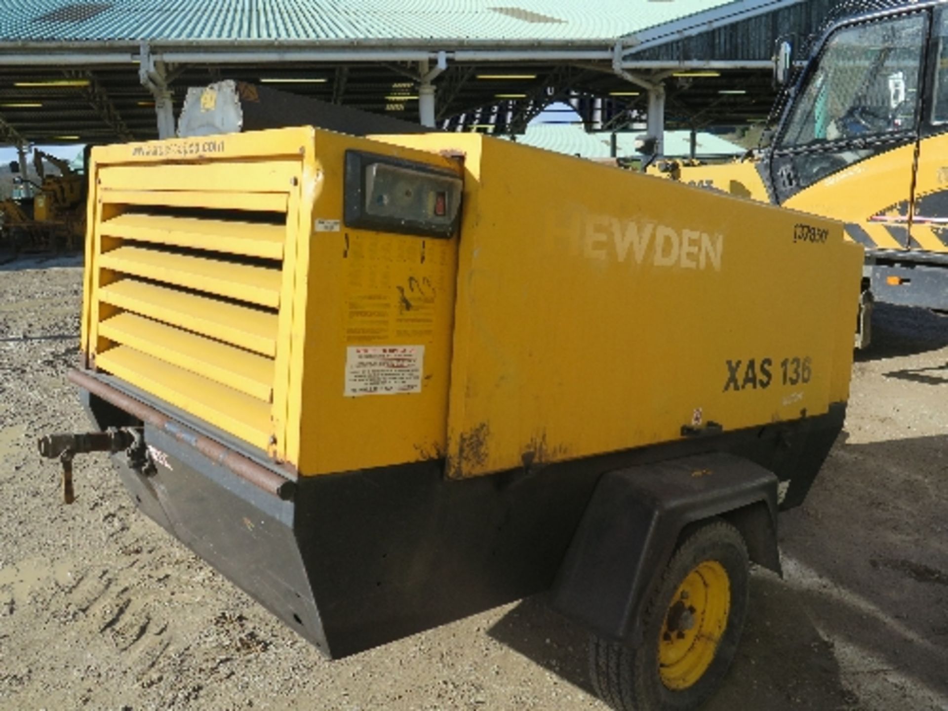 Atlas Copco XAS136 compressor 2005 4123 hrs RMA 137850 RUNS AND MAKES AIR  All lots have been