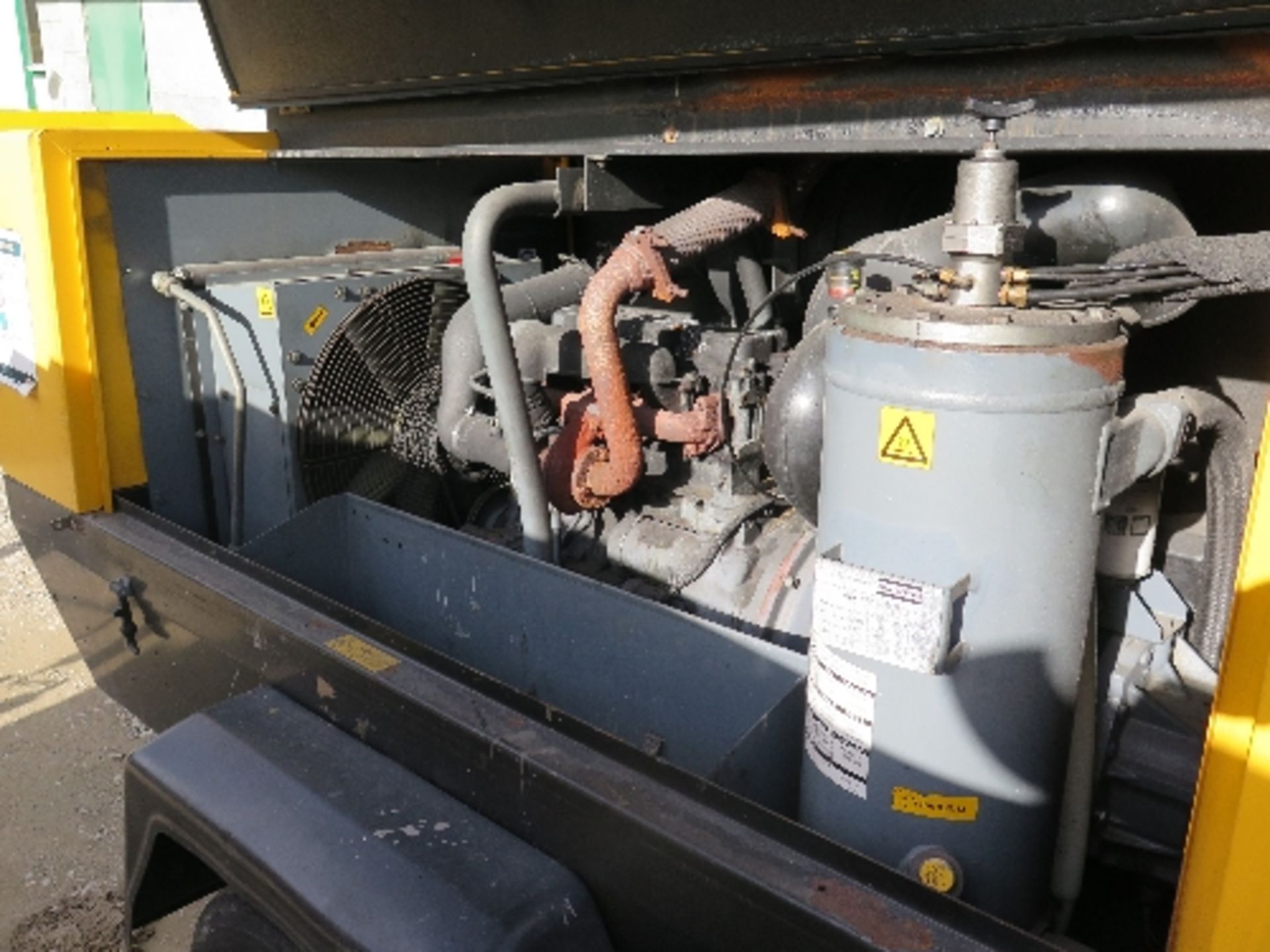 Atlas Copco XAS136 compressor 2006 4148 hrs RMA 148273 RUNS AND MAKES AIR  All lots have been - Image 2 of 3