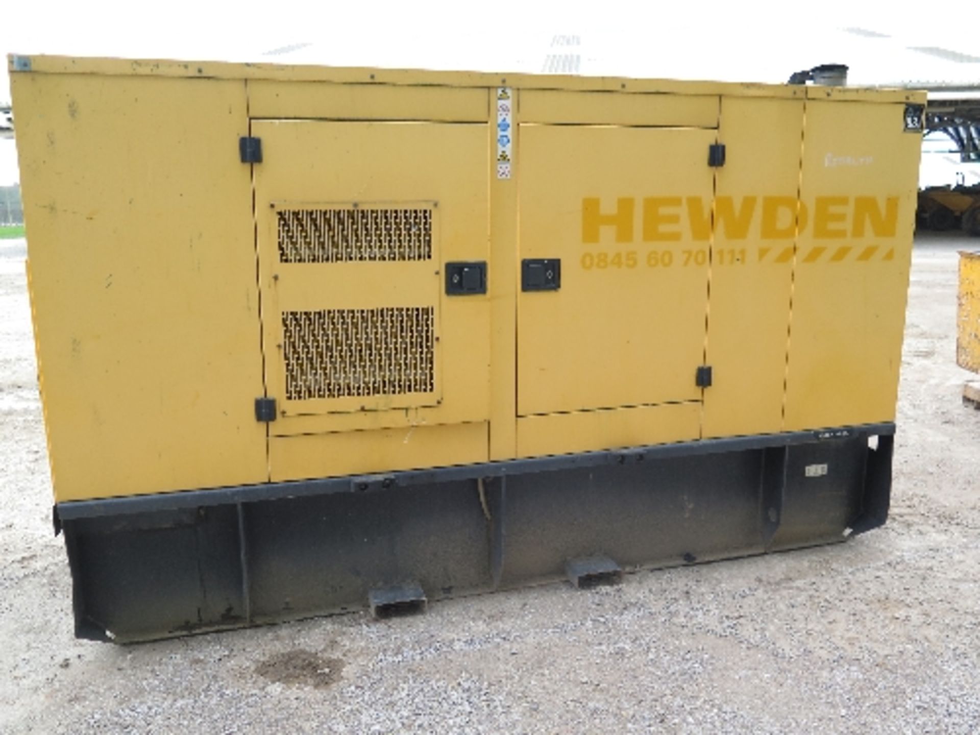 Caterpillar XQE80 80 KVA generator 12969 hrs RMP 5007012
RUNS AND MAKES POWER 
Caterpillar engine - Image 2 of 5