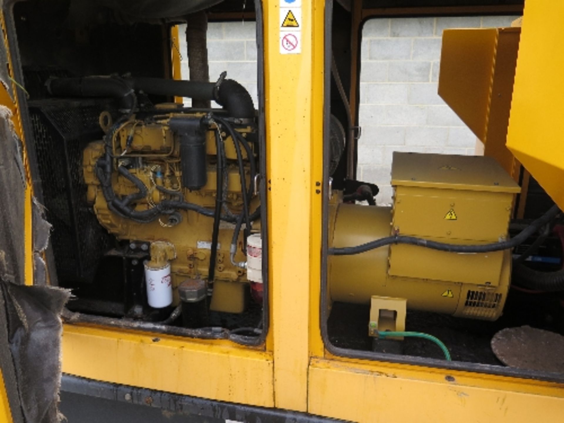 Caterpillar XQE80 80 KVA generator 12969 hrs RMP 5007012
RUNS AND MAKES POWER 
Caterpillar engine - Image 4 of 5