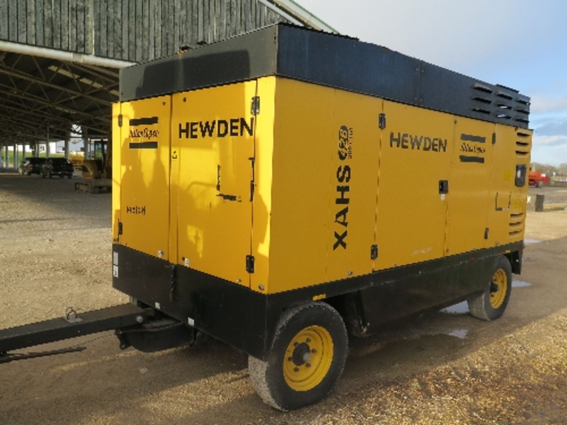 Atlas Copco XAHS426CD compressor 2006 10117 hrs 148168
RUNS AND MAKES AIR - LOAD SENSOR MISSING &