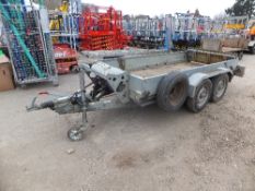 Hydraulic tilt bed trailer with winch