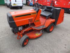 Westwood S1000 ride on mower with collector