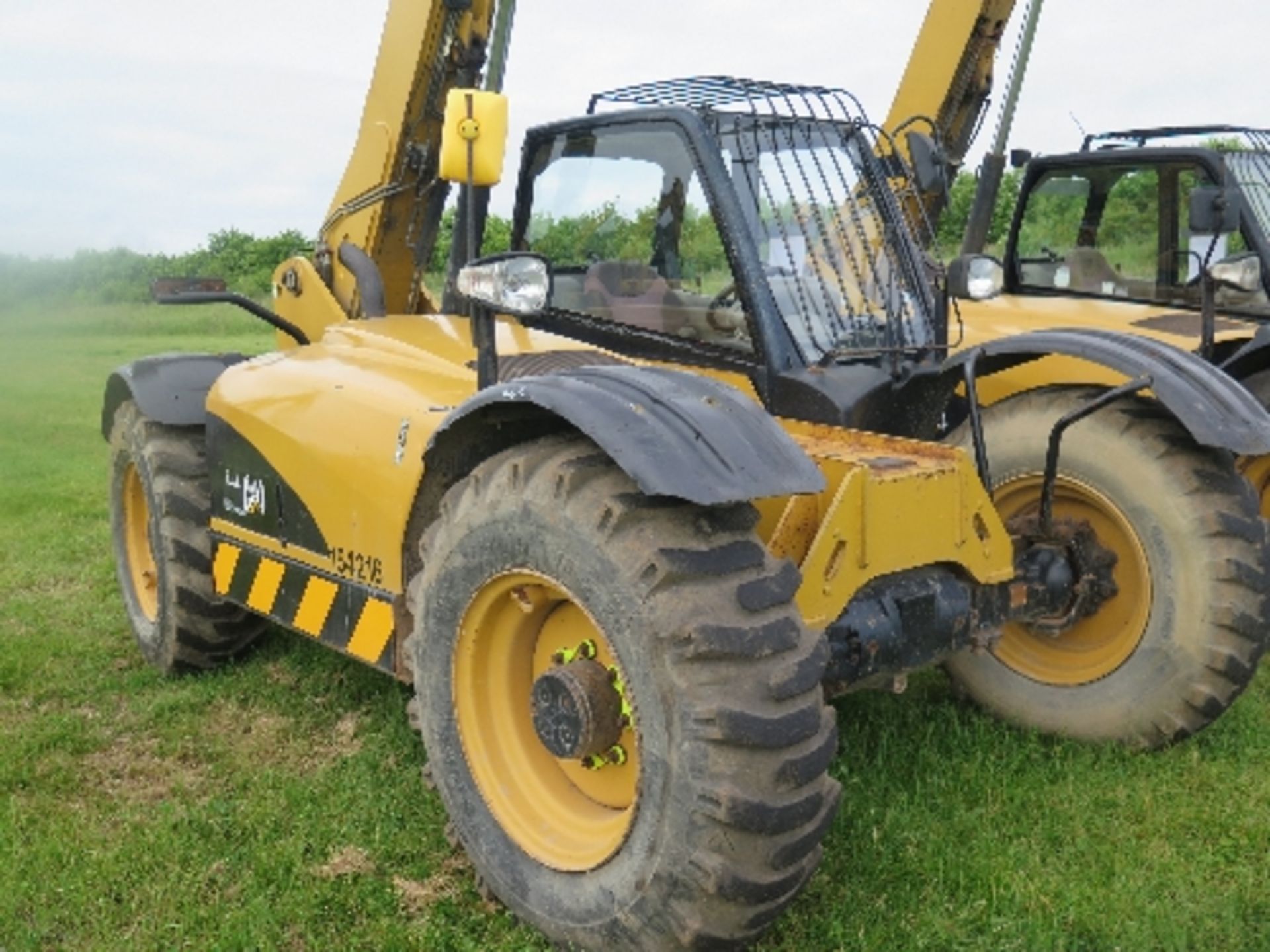 Caterpillar TH330B telehandler 3929 hrs 2007 154216ALL LOTS are SOLD AS SEEN WITHOUT WARRANTY - Image 2 of 7