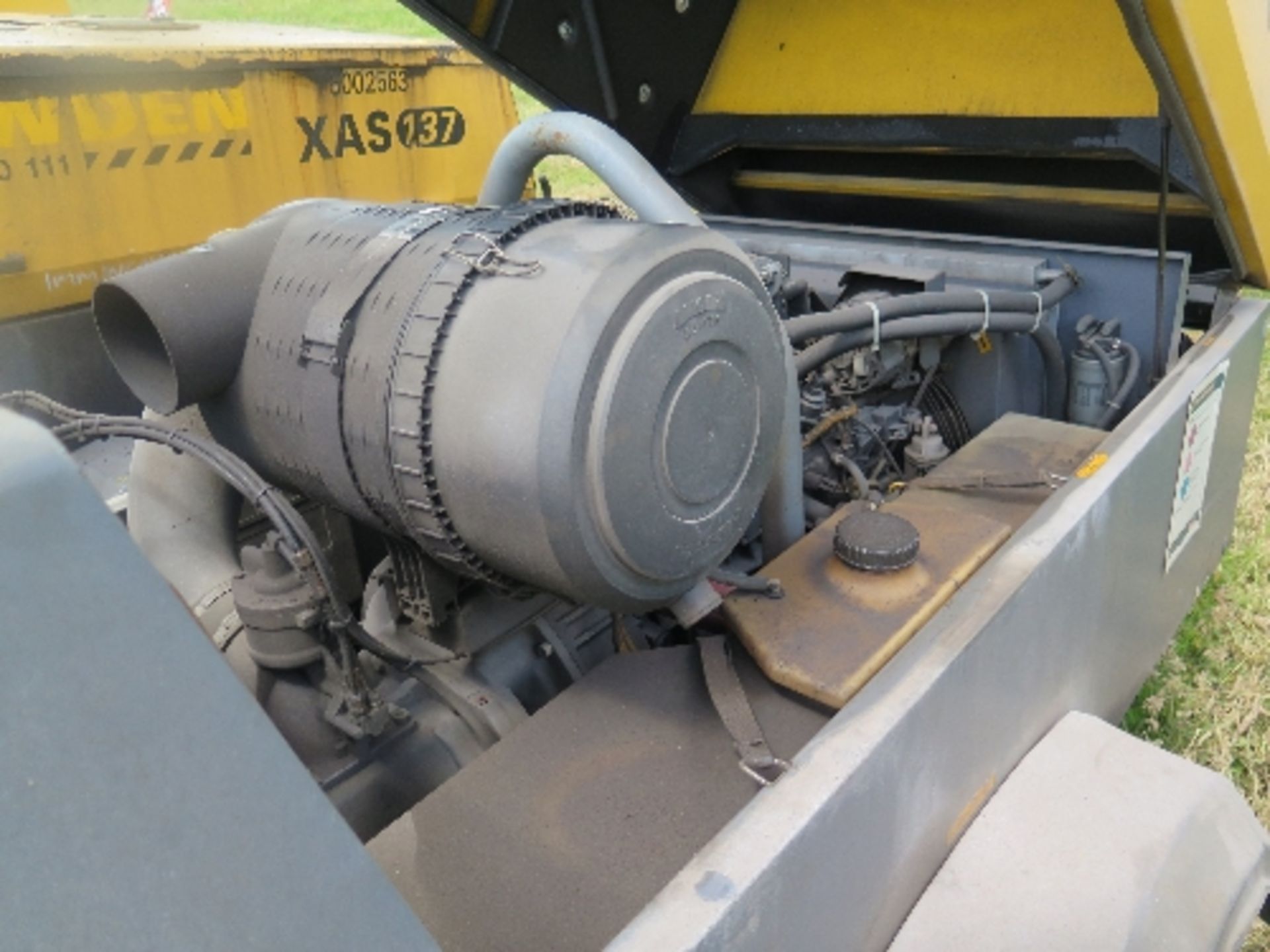 Atlas Copco XAS137 compressor 2008 5004009
2,255 HOURS - DEUTZ POWER - RUNS AND MAKES AIR
ALL LOTS - Image 5 of 5