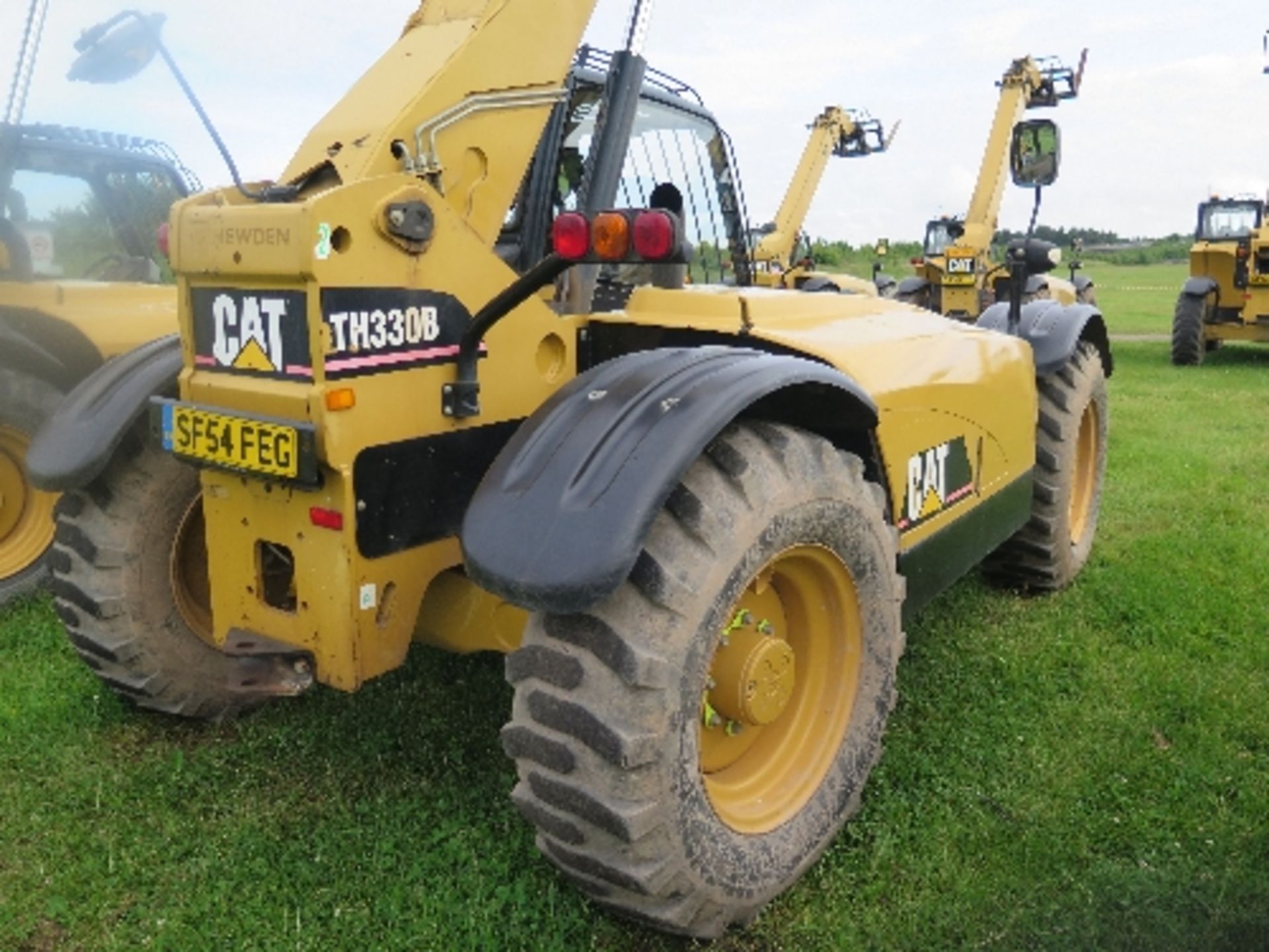 Caterpillar TH330B telehandler 3039 hrs  136457
BELIEVED 2005
ALL LOTS are SOLD AS SEEN WITHOUT - Image 2 of 7