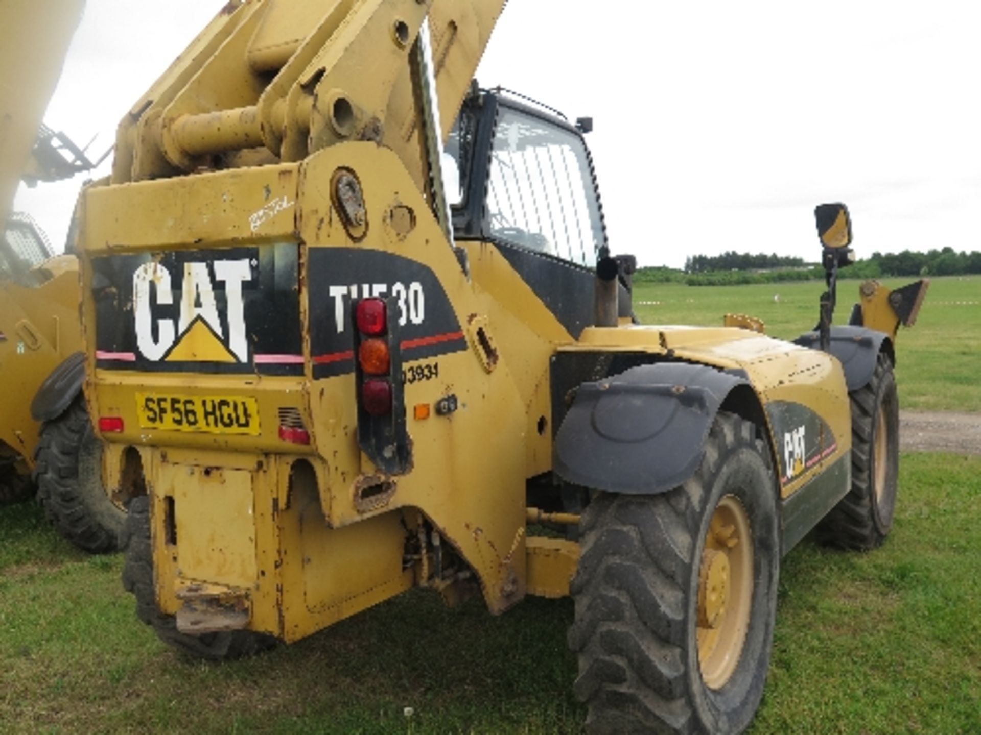 Caterpillar TH580B telehandler 4608 hrs  143934
BELIEVED 2006
NO TELE IN/OUT FUNCTION
ALL LOTS - Image 5 of 7