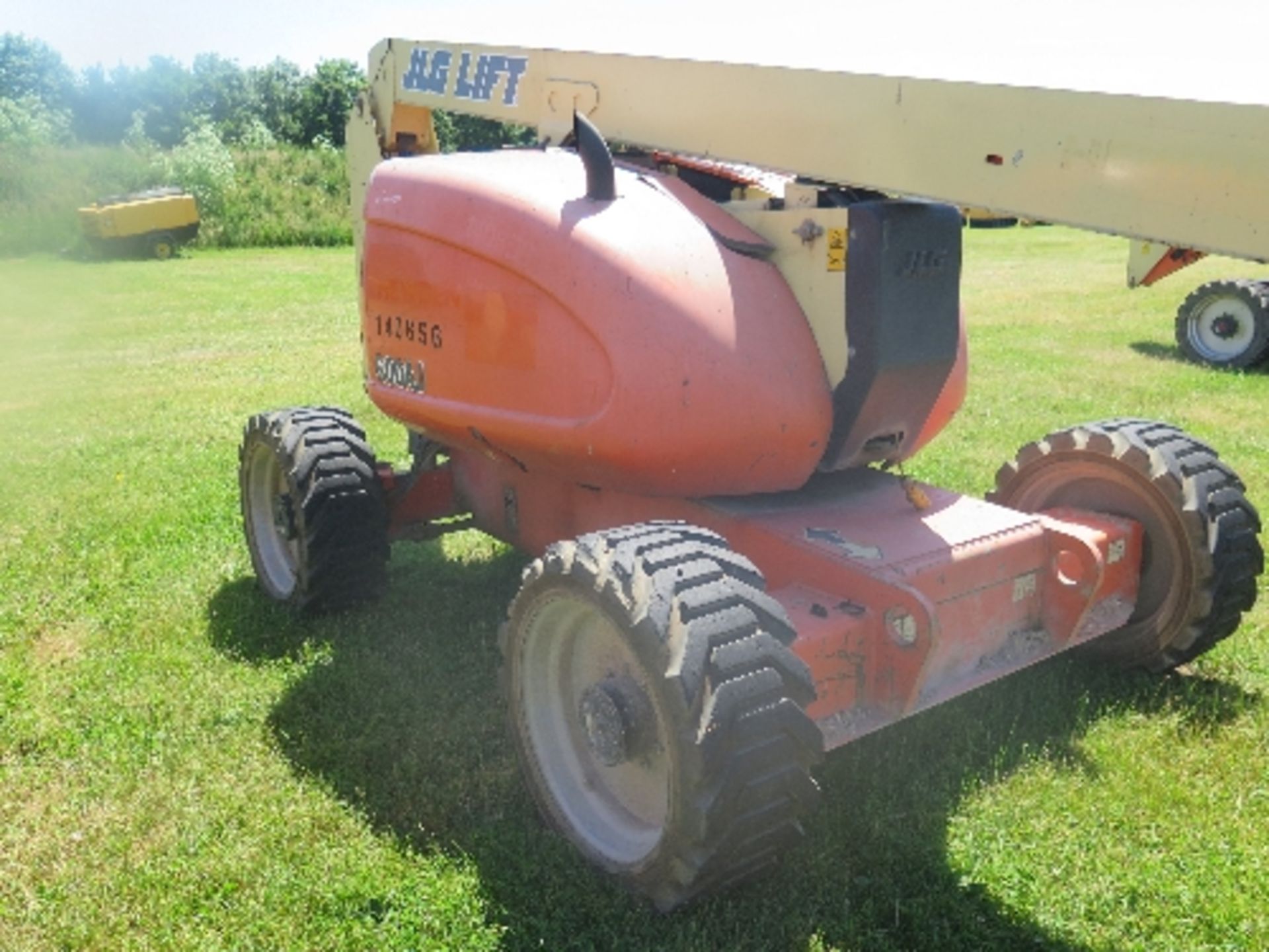 JLG 600AJ artic boom 2915 hrs 2005 140656ALL LOTS are SOLD AS SEEN WITHOUT WARRANTY expressed, given - Image 3 of 6
