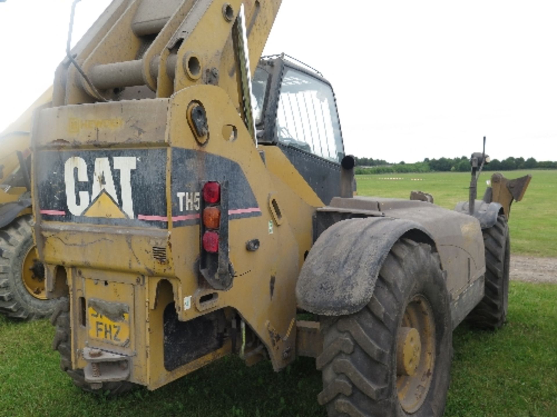 Caterpillar TH580B telehandler 7061 hrs  136316
BELIEVED 2005
POOR COSMETICS
ALL LOTS are SOLD AS - Image 5 of 8