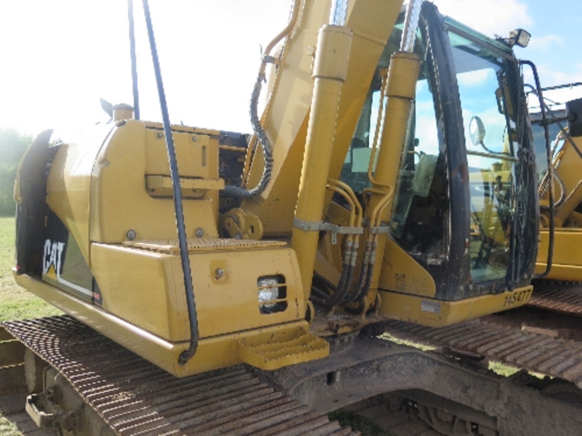 Caterpillar 312C excavator 4331 hrs 2006 145477
CANOPY DAMAGE
ONE SIDE POOR TRACKING FORWARD - - Image 6 of 9