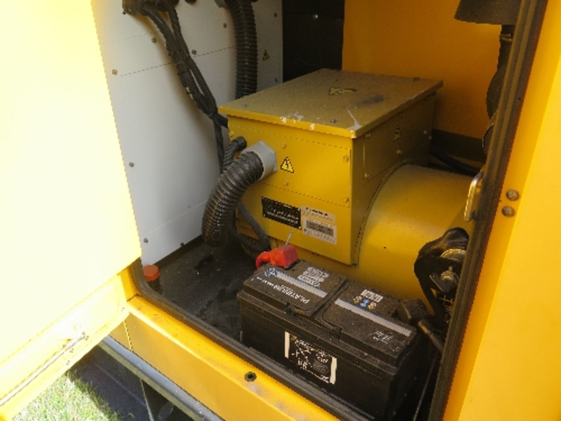 Caterpillar XQE80 generator 14819 hrs 157811
PERKINS - RUNS AND MAKES POWER
ALL LOTS are SOLD AS - Image 5 of 6