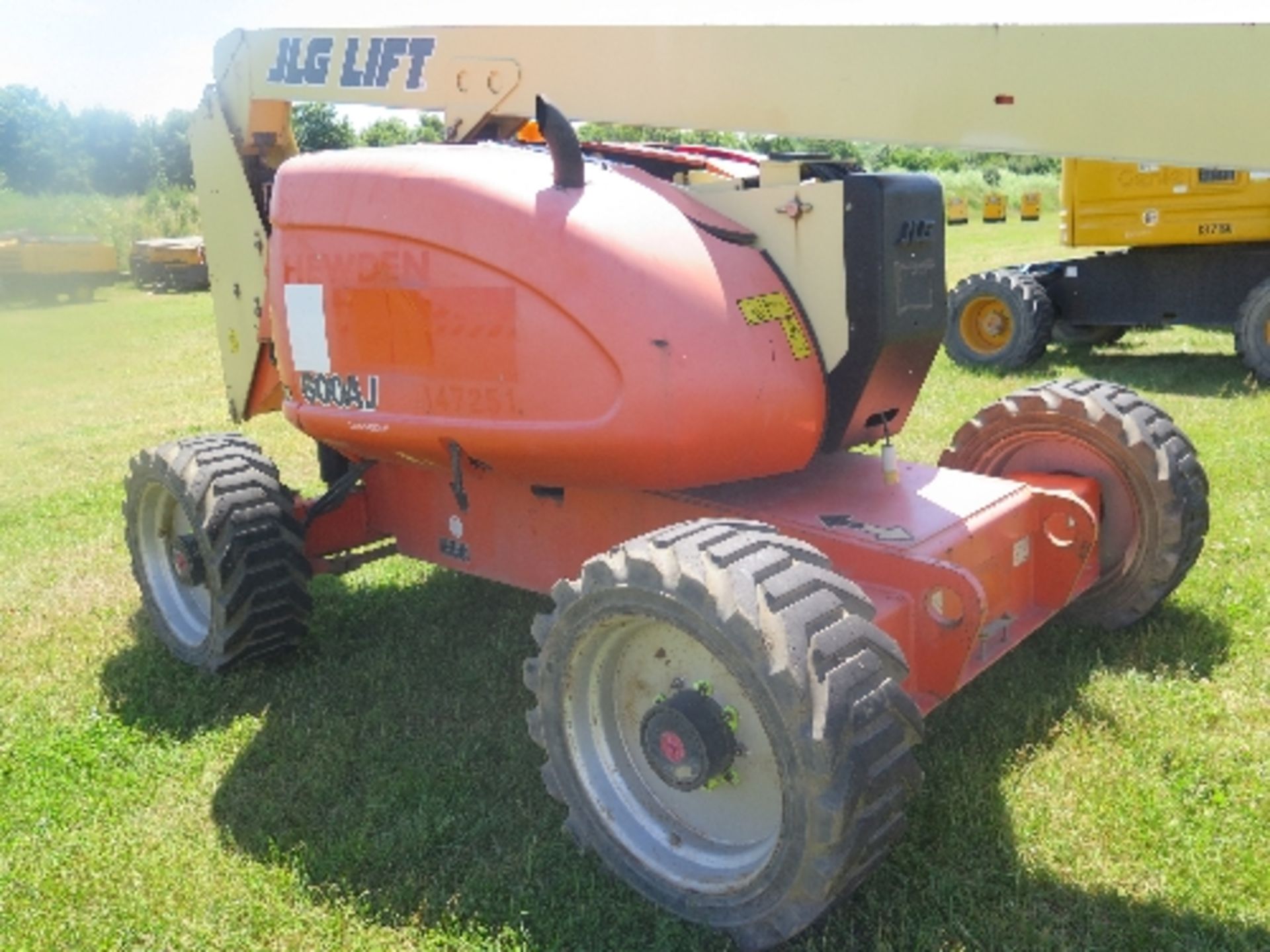 JLG 600AJ artic boom 2619 hrs 2006 147251ALL LOTS are SOLD AS SEEN WITHOUT WARRANTY expressed, given - Image 3 of 6