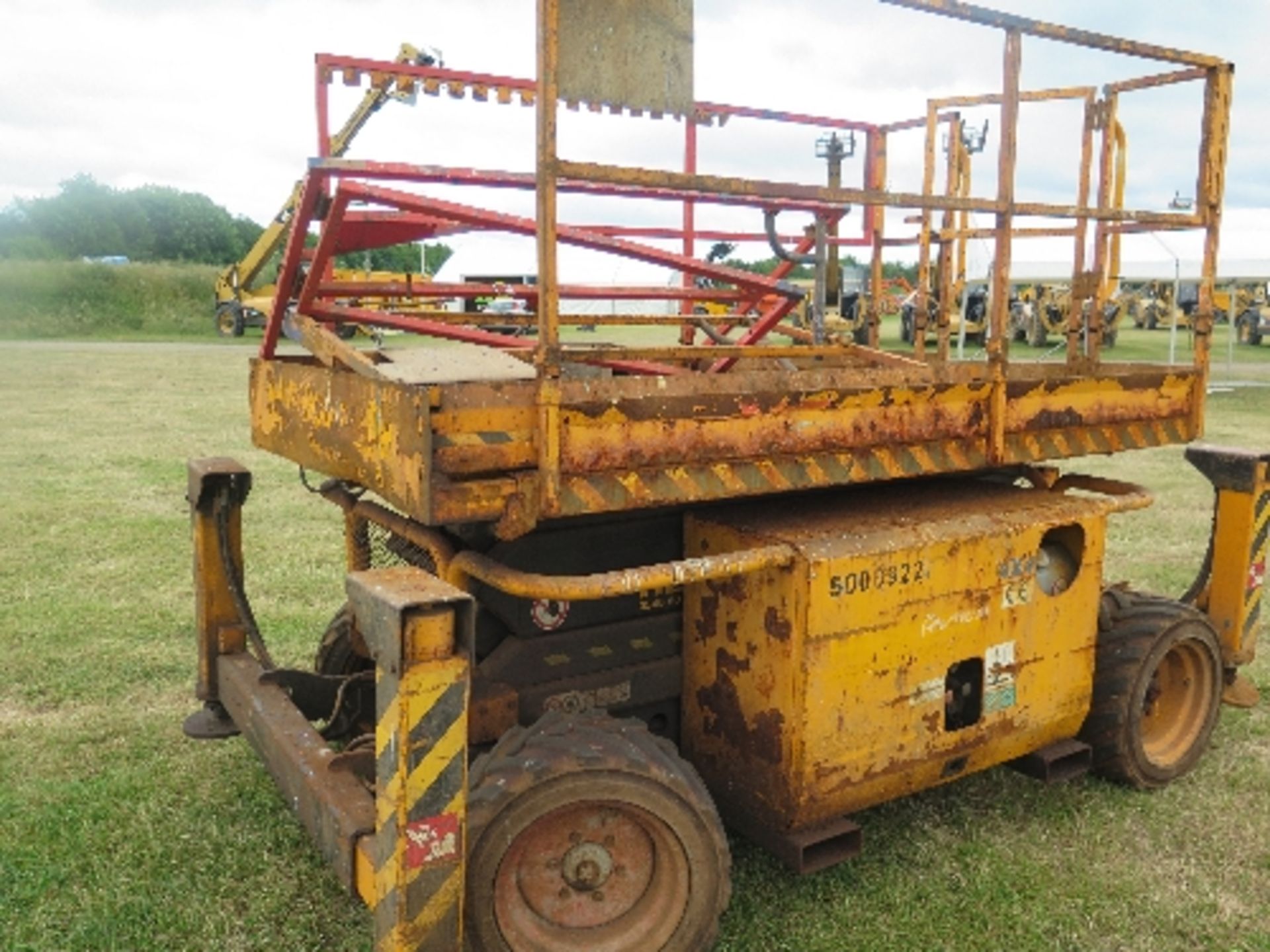 Skyjack SJ6826 scissor lift 2008 5000922
BELIEVED 2008
NON RUNNER
ALL LOTS are SOLD AS SEEN - Image 4 of 4