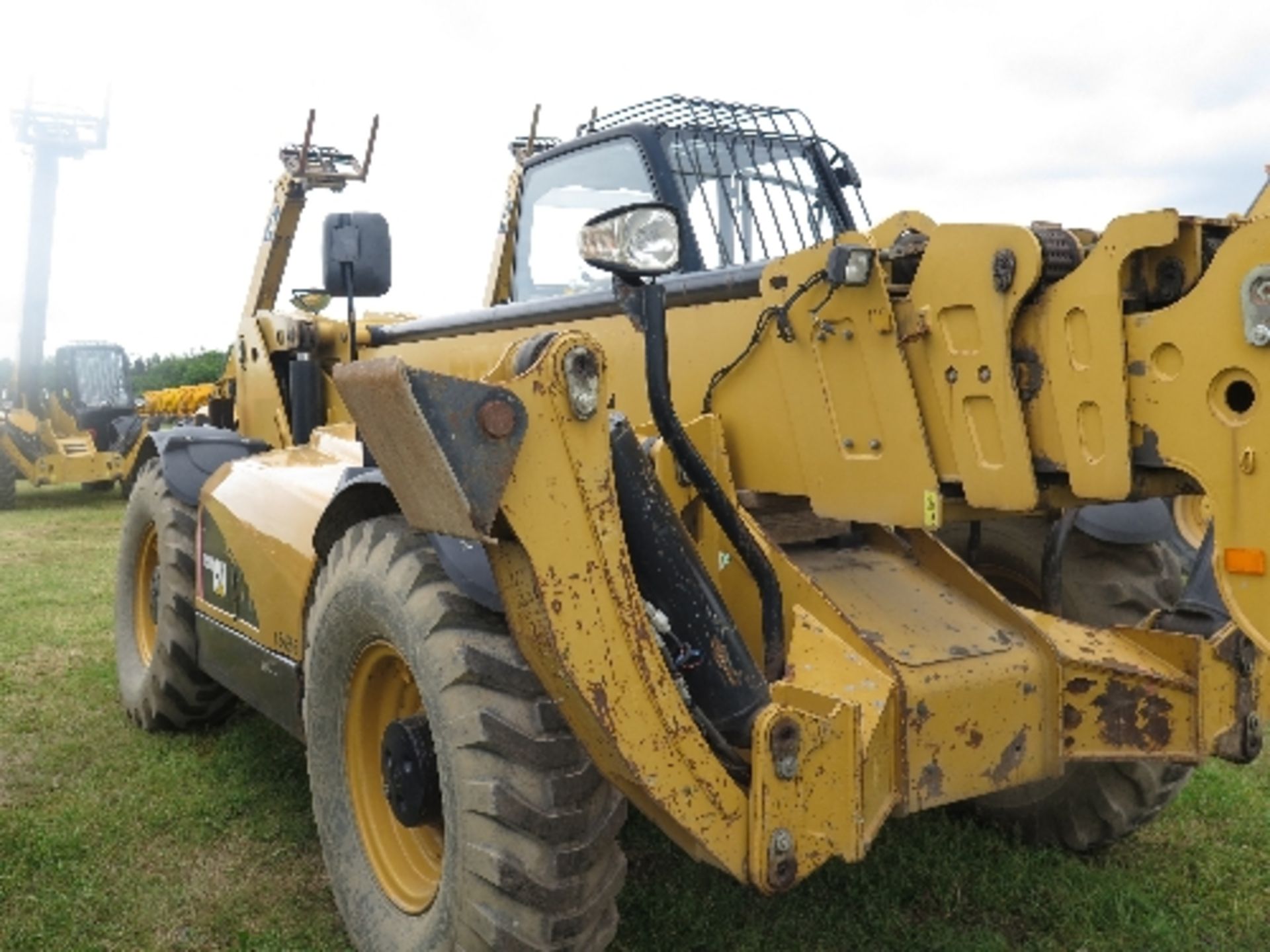 Caterpillar TH580B telehandler 2007 154395
NON RUNNER
ECM ISSUE
ALL LOTS are SOLD AS SEEN WITHOUT - Image 2 of 7