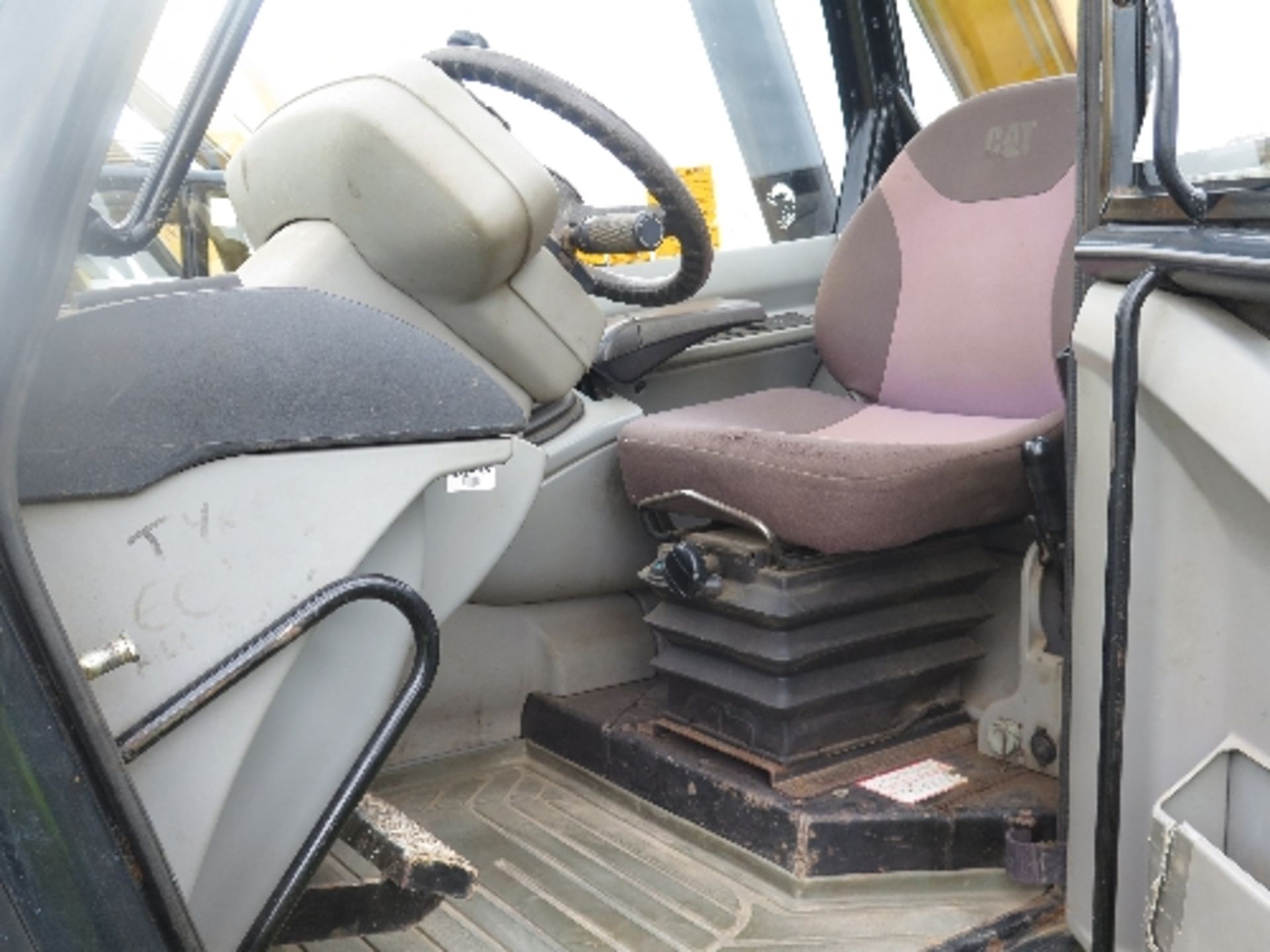 Caterpillar TH355B telehandler 3999 hrs 2005 136402ALL LOTS are SOLD AS SEEN WITHOUT WARRANTY - Image 7 of 7