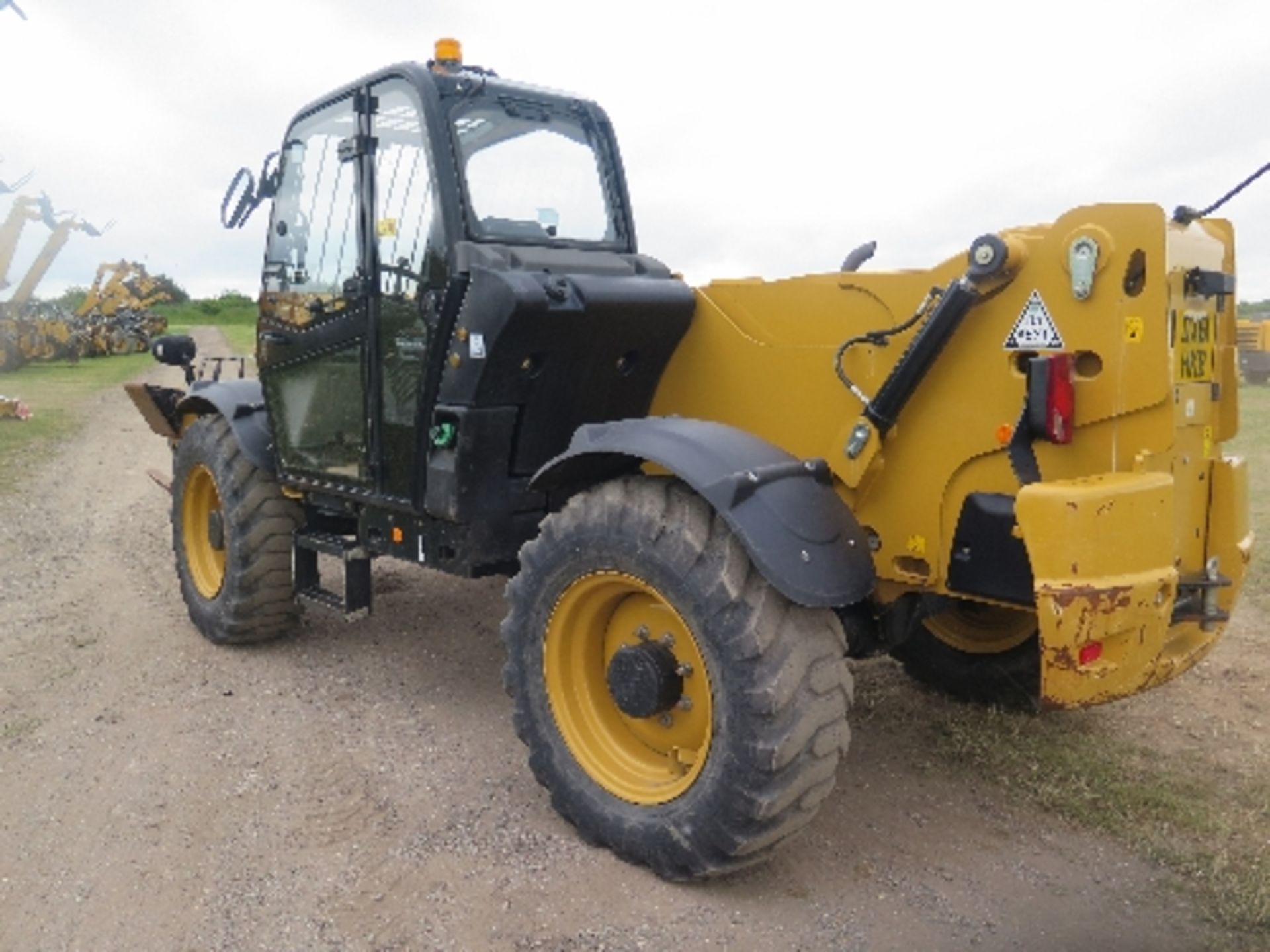 Caterpillar TH414STD telehandler 2680 hrs 2011 TBZ00712
This lot is included by kind permission - Image 4 of 7