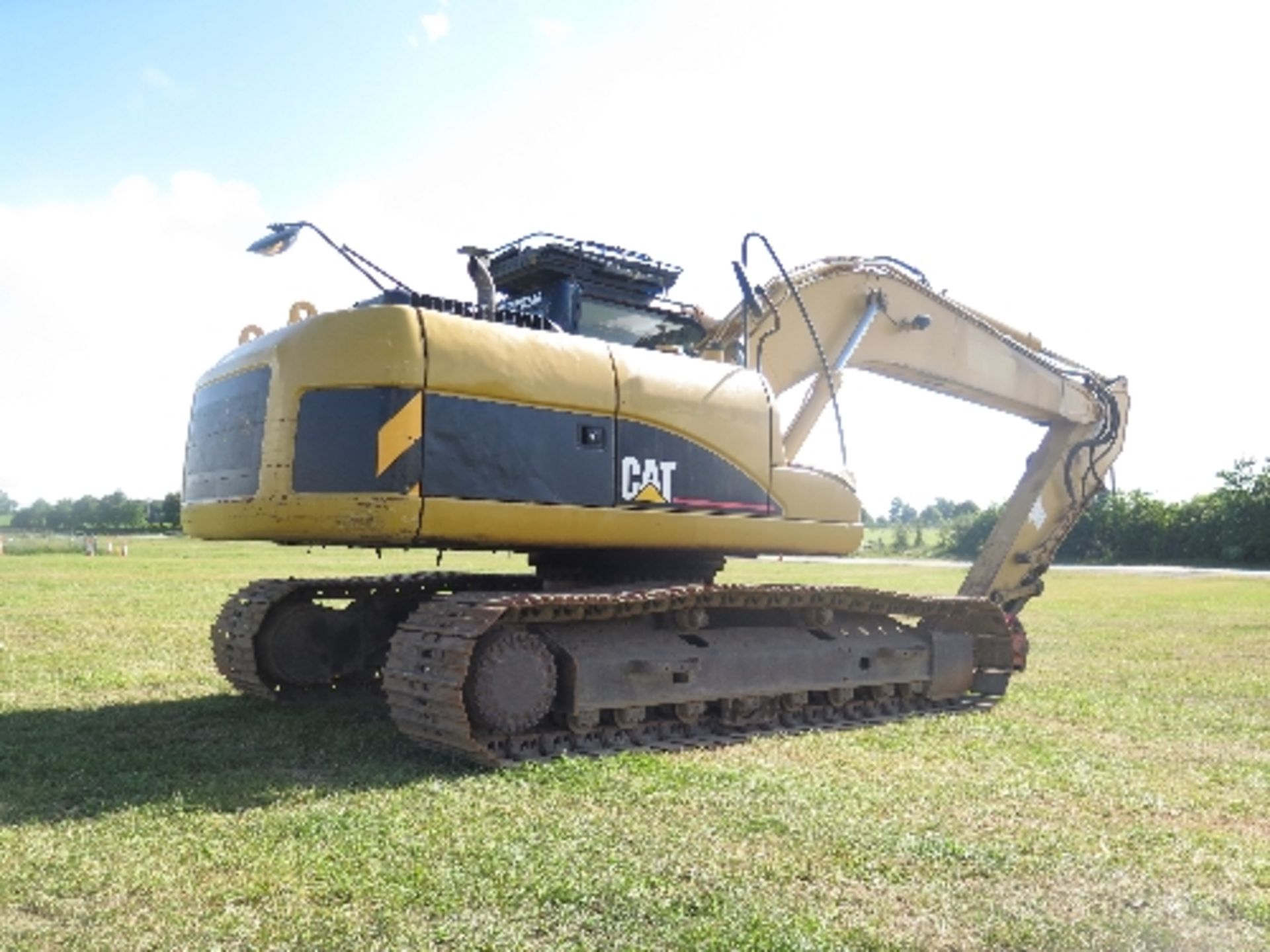 Caterpillar 320DL excavator 2623 hrs 2007 149613ALL LOTS are SOLD AS SEEN WITHOUT WARRANTY