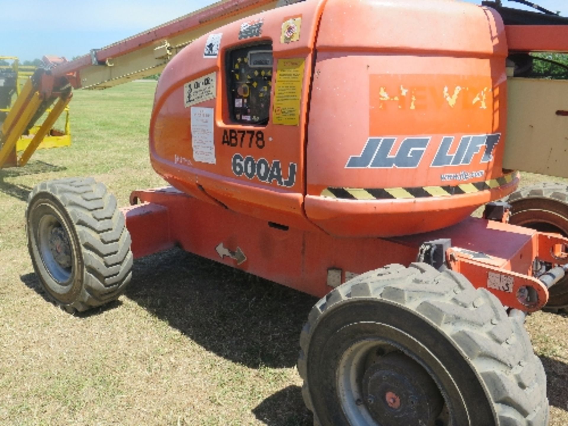 JLG 600AJ artic boom 2004 AB778
3,452 HOURS
ALL LOTS are SOLD AS SEEN WITHOUT WARRANTY - Image 2 of 6