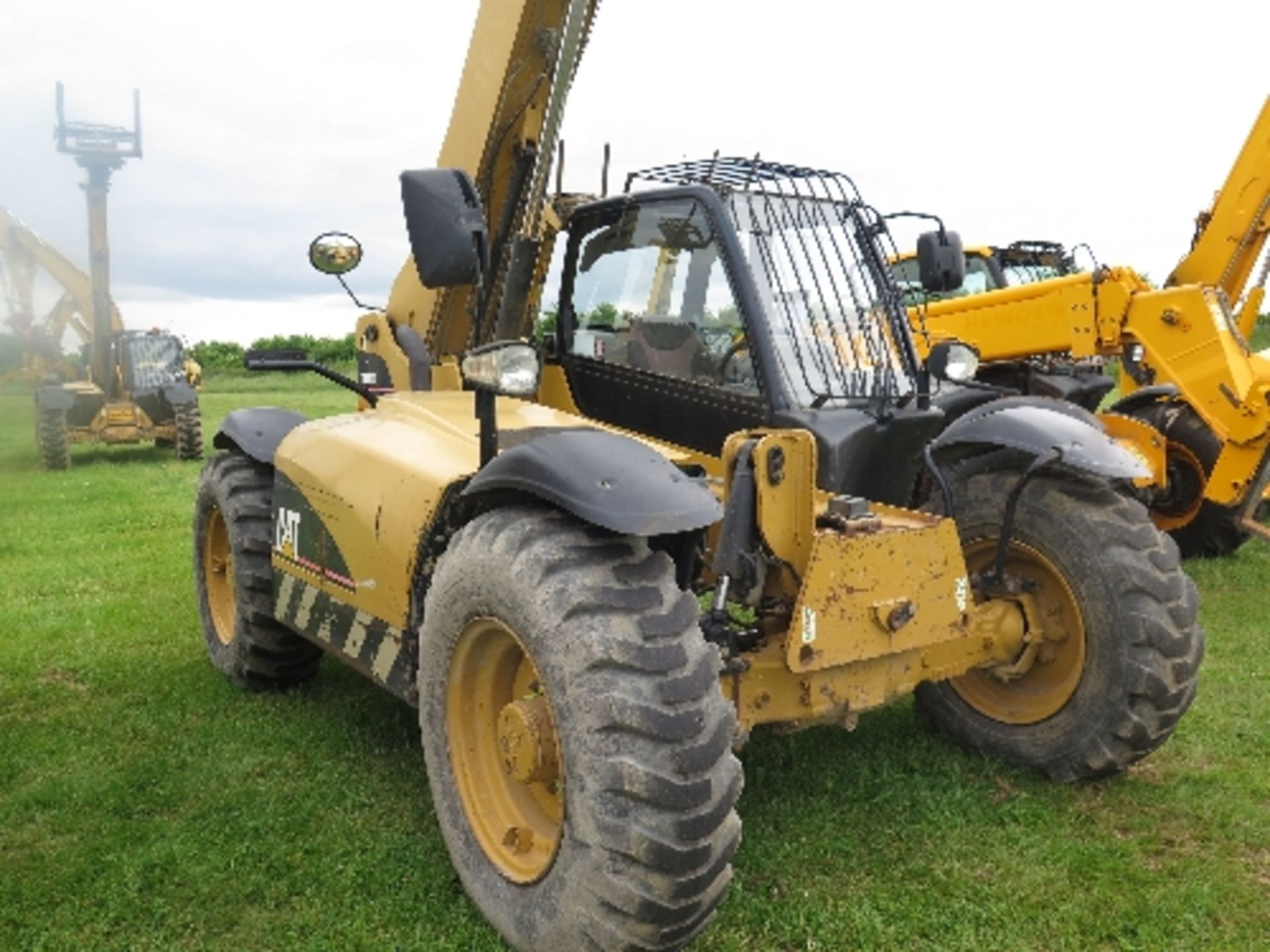 Caterpillar TH340B telehandler 3515 hrs 2004 134053ALL LOTS are SOLD AS SEEN WITHOUT WARRANTY - Image 2 of 7