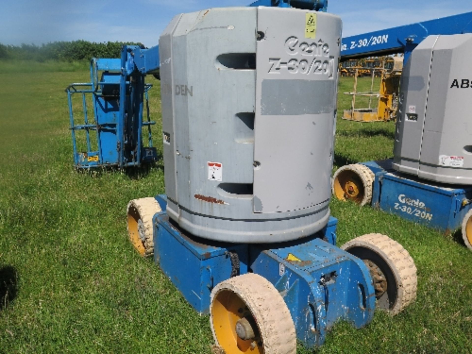 Genie Z30/20 artic boom 545 hrs 2004 AB760ALL LOTS are SOLD AS SEEN WITHOUT WARRANTY expressed, - Image 3 of 4