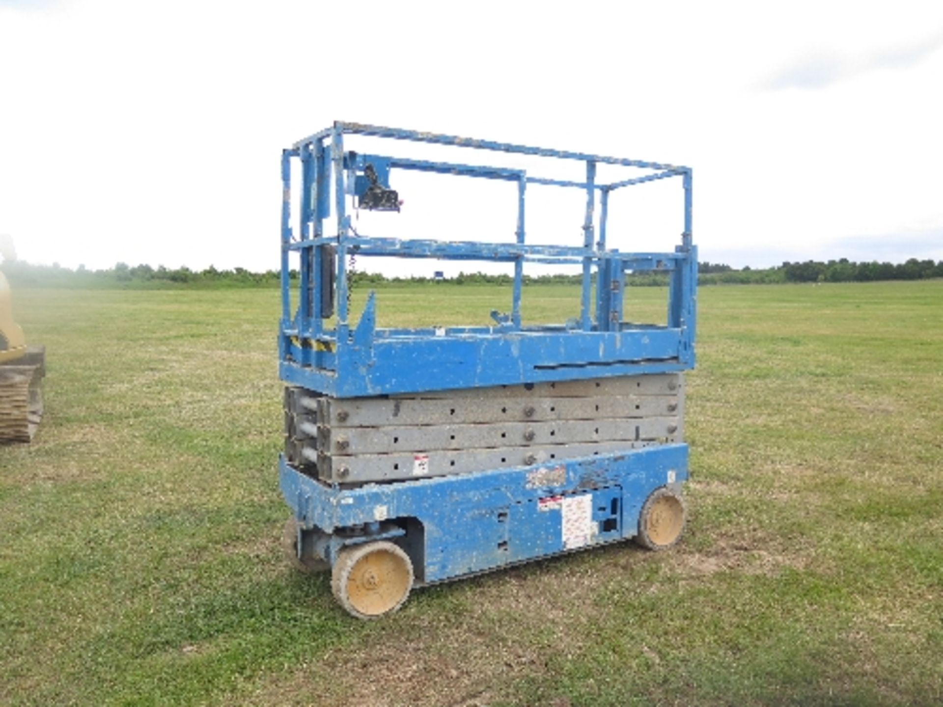 Genie GS2632 scissor lift 327 hrs  148772
BELIEVED 2006
 
ALL OK
ALL LOTS are SOLD AS SEEN