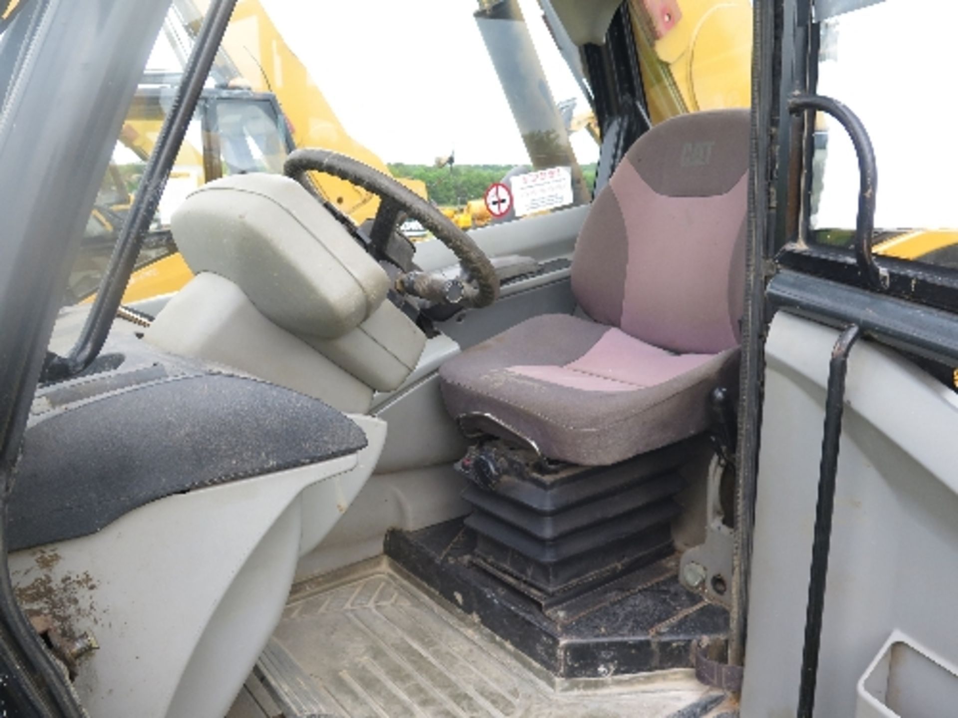 Caterpillar TH340B telehandler 3515 hrs 2004 134053ALL LOTS are SOLD AS SEEN WITHOUT WARRANTY - Image 7 of 7