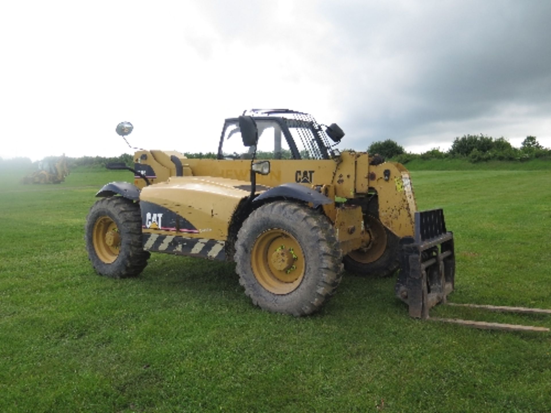 Caterpillar TH340B telehandler 3515 hrs 2004 134053ALL LOTS are SOLD AS SEEN WITHOUT WARRANTY