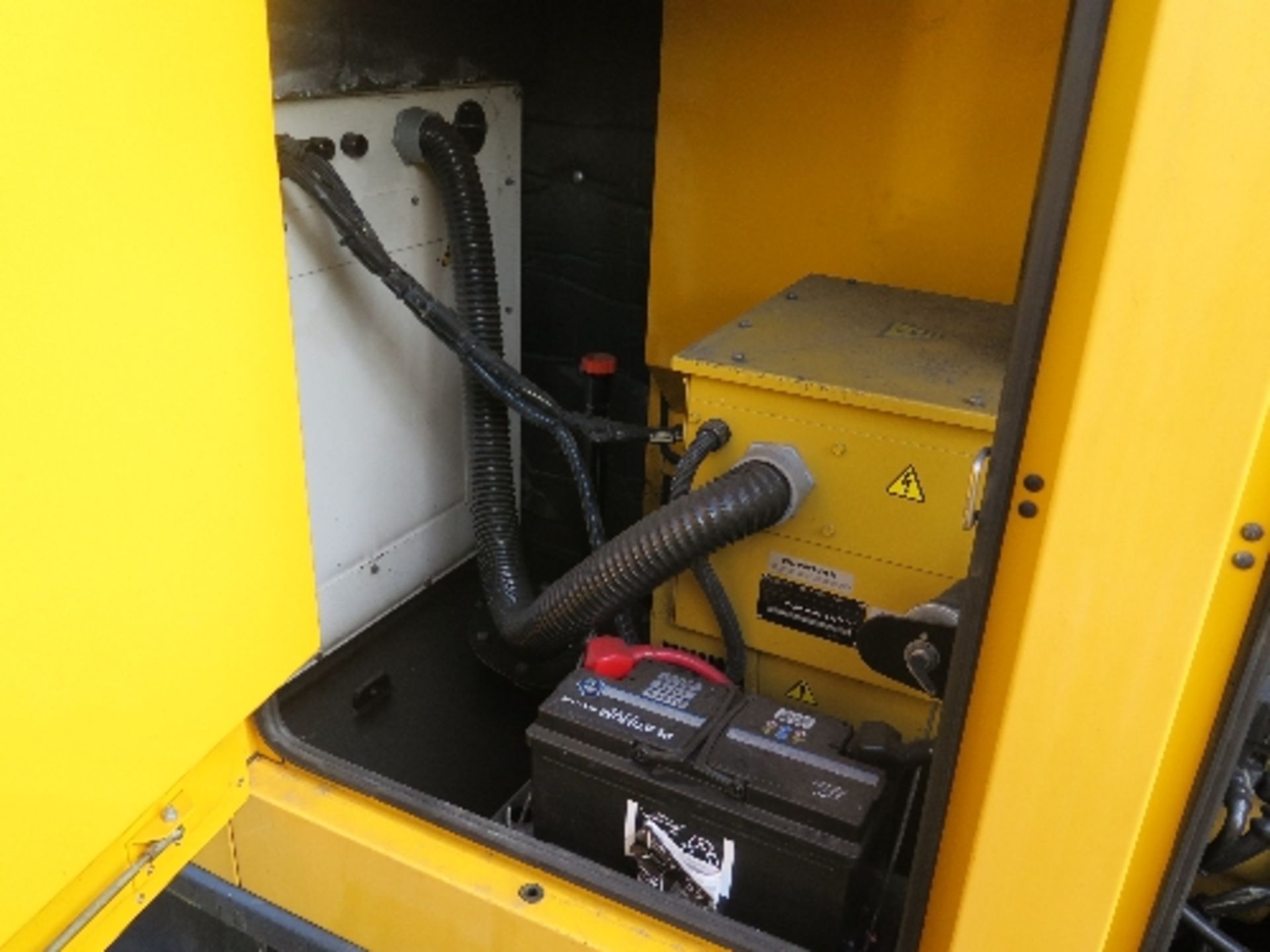 Caterpillar XQE45 generator 21460 hrs 157790
PERKINS - RUNS AND MAKES POWER
ALL LOTS are SOLD AS - Image 6 of 6