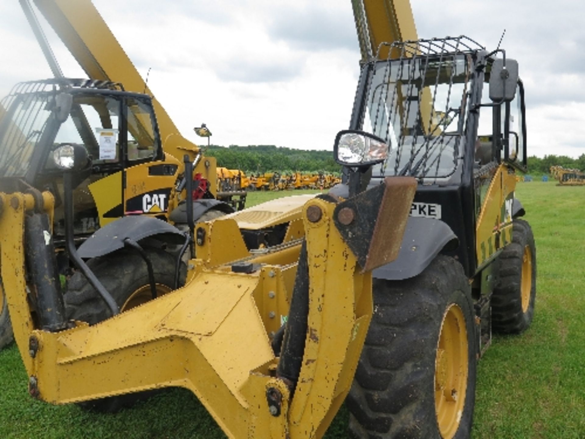 Caterpillar TH360B telehandler 3545 hrs 136743
BELIEVED 2005
ALL LOTS are SOLD AS SEEN WITHOUT - Image 3 of 7