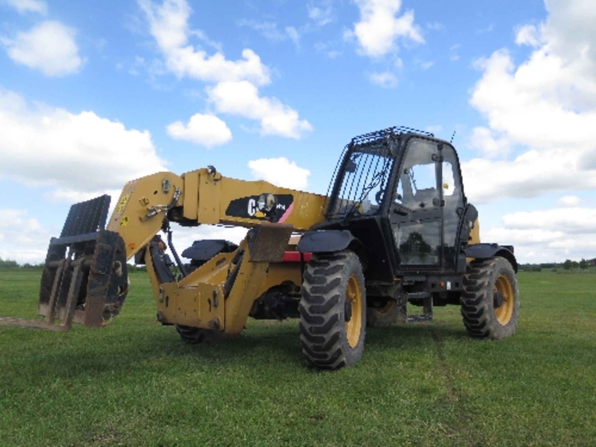 Caterpillar TH414 telehandler 2007 hrs 2009 5003137ALL LOTS are SOLD AS SEEN WITHOUT WARRANTY