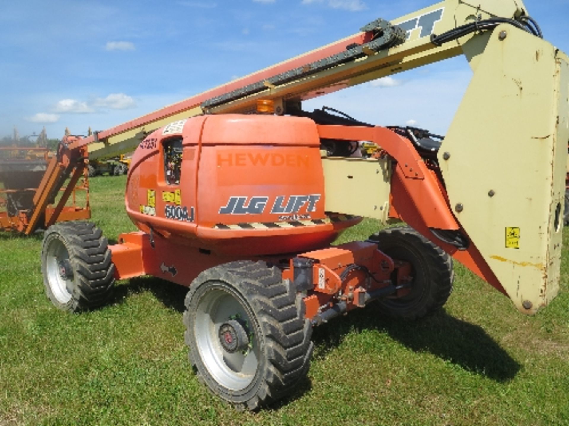 JLG 600AJ artic boom 2619 hrs 2006 147251ALL LOTS are SOLD AS SEEN WITHOUT WARRANTY expressed, given - Image 2 of 6