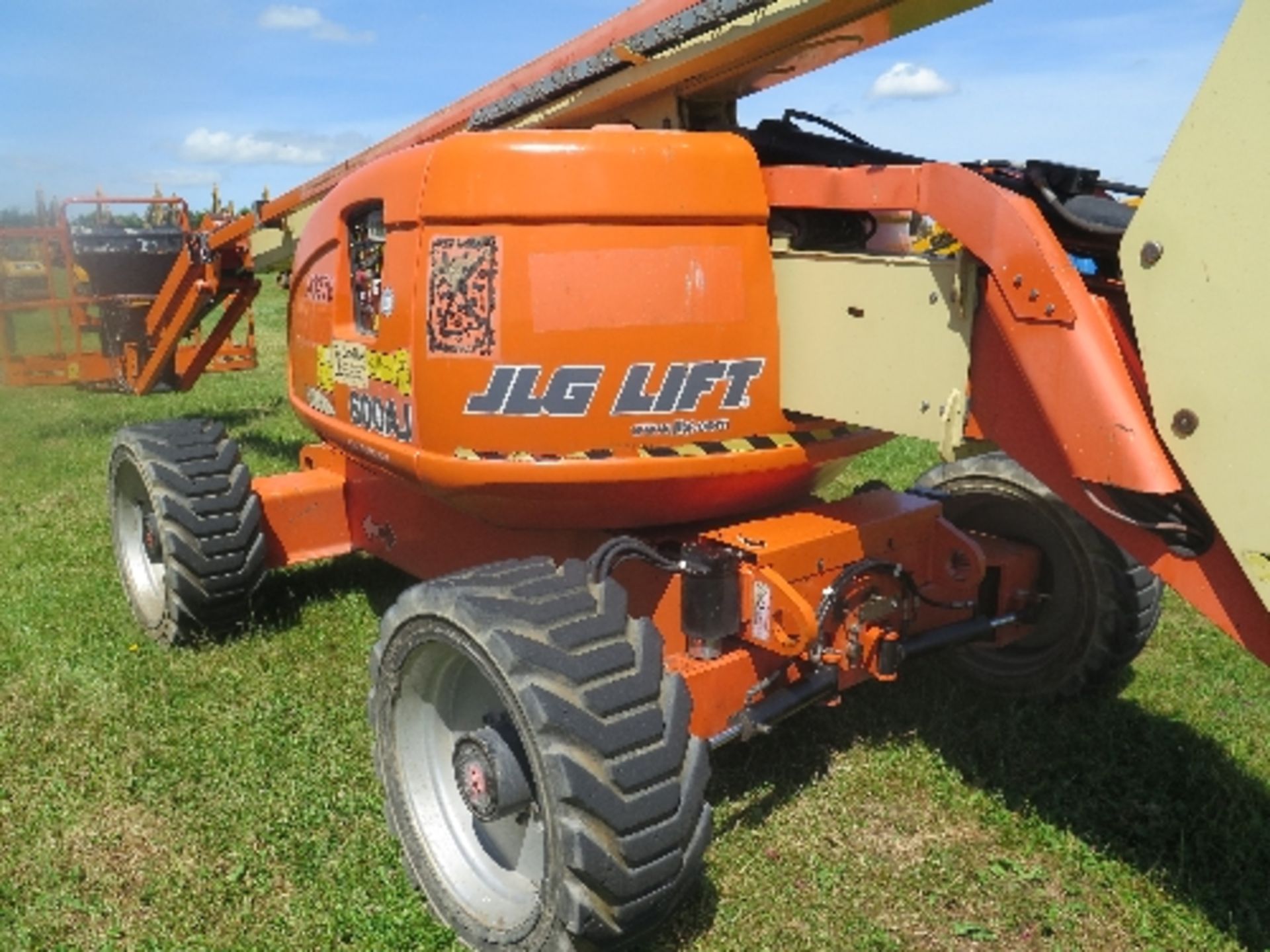 JLG 600AJ artic boom 2637 hrs 2005 143276ALL LOTS are SOLD AS SEEN WITHOUT WARRANTY expressed, given - Image 2 of 6